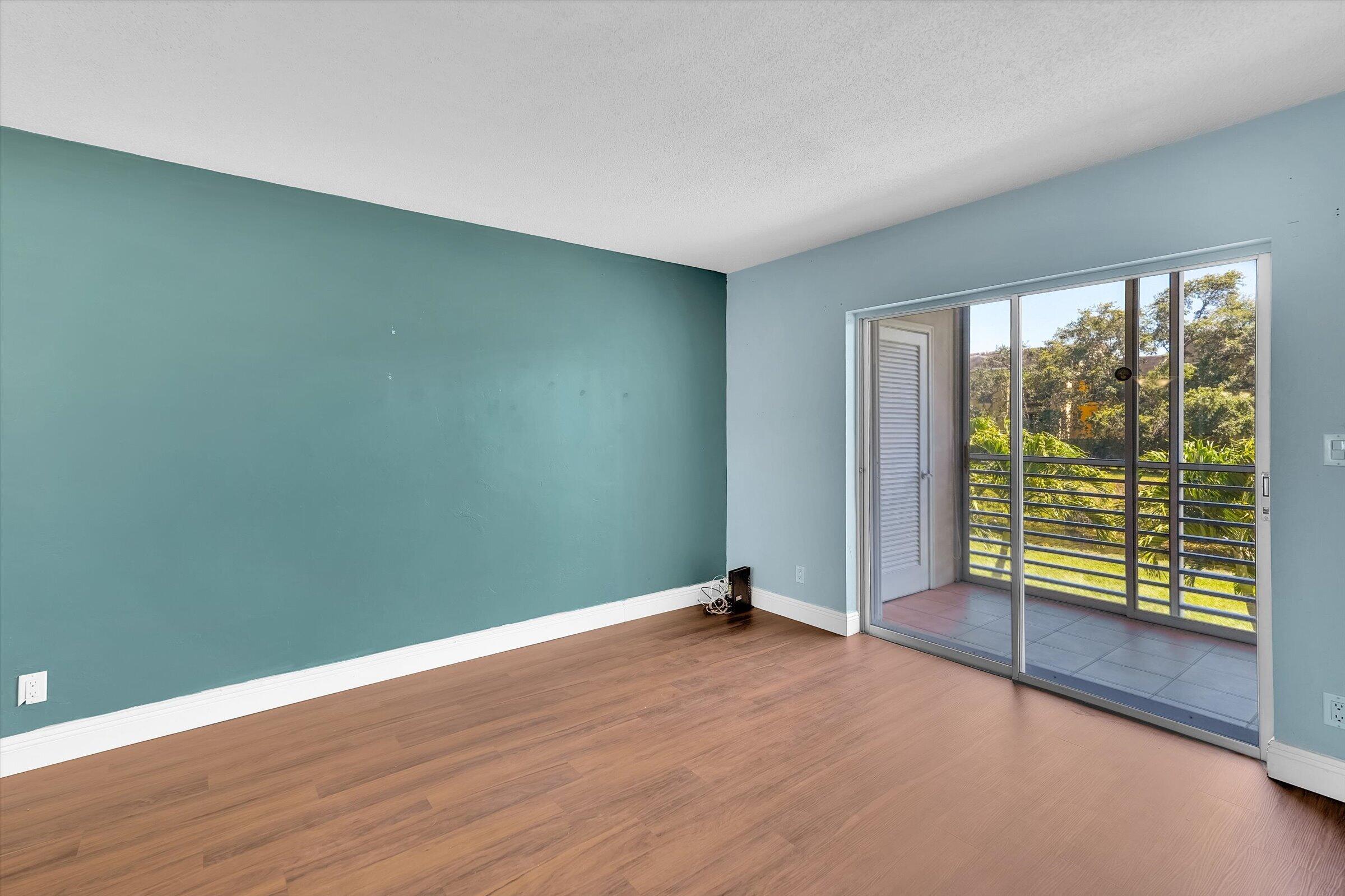 LAKE CLARKE GARDENS CONDO 23 - Residential