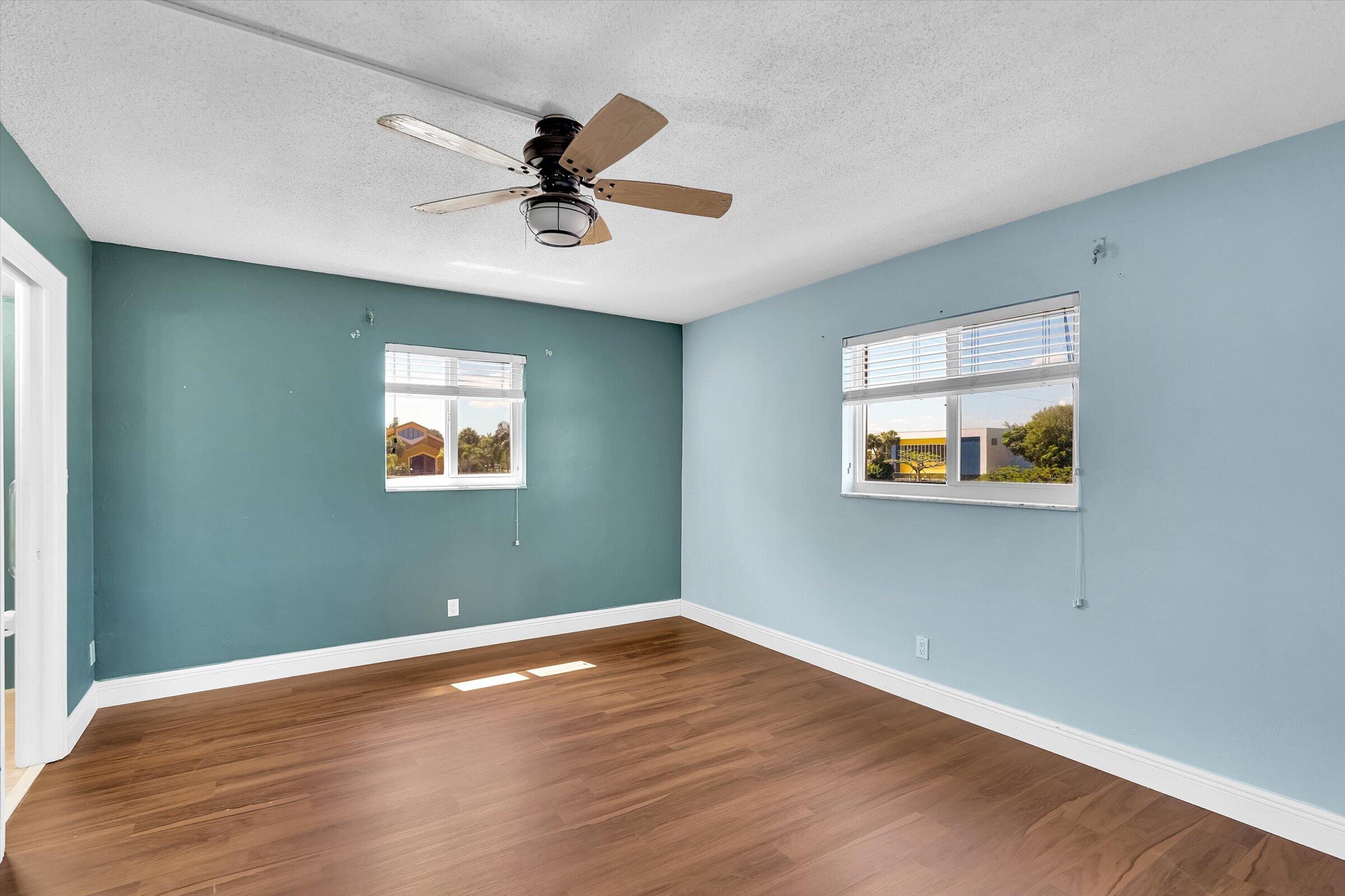 LAKE CLARKE GARDENS CONDO 23 - Residential