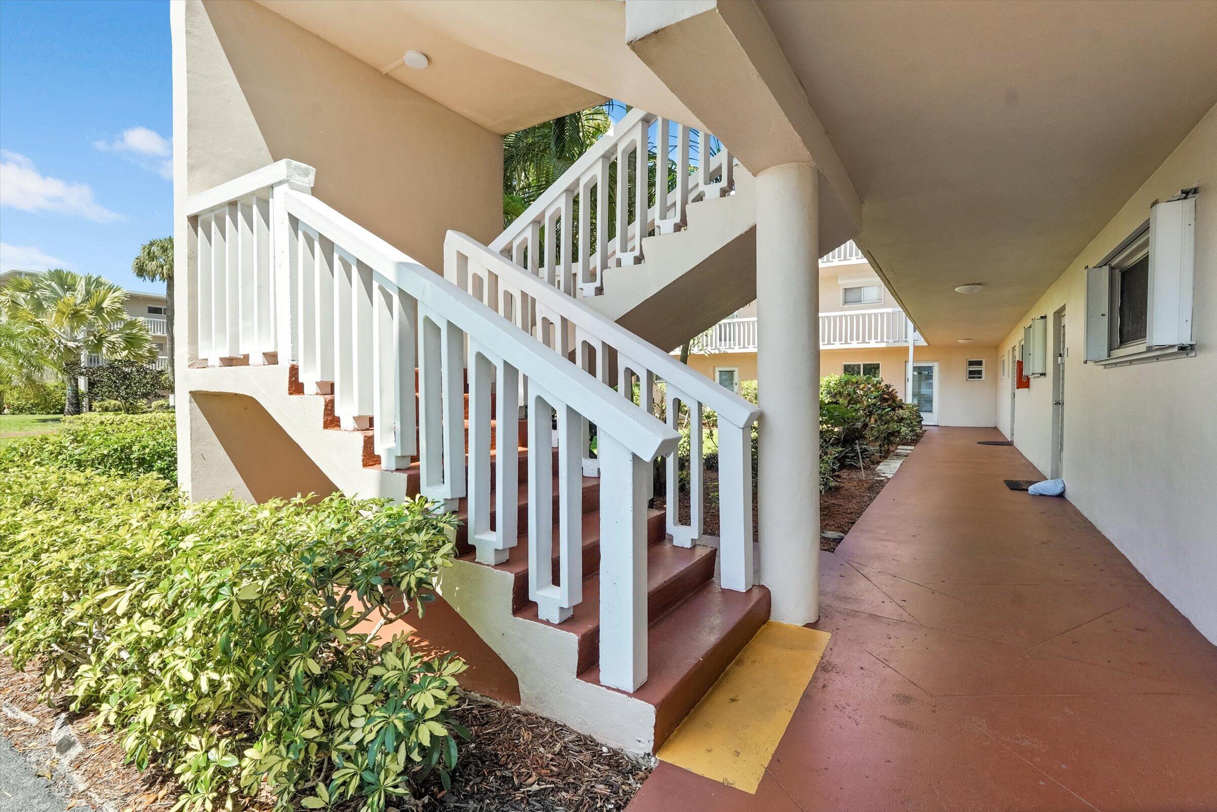 LAKE CLARKE GARDENS CONDO 23 - Residential