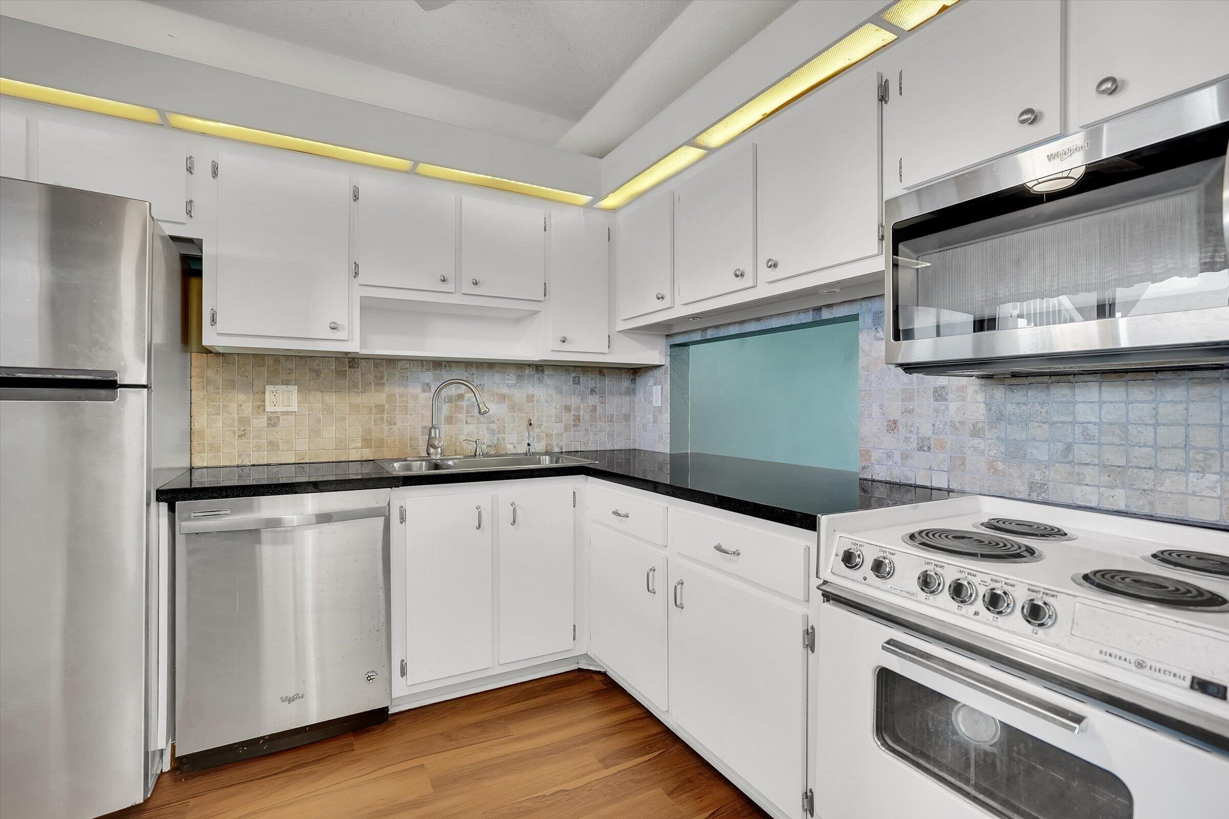 LAKE CLARKE GARDENS CONDO 23 - Residential