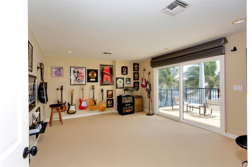 TROPIC ISLE - Residential