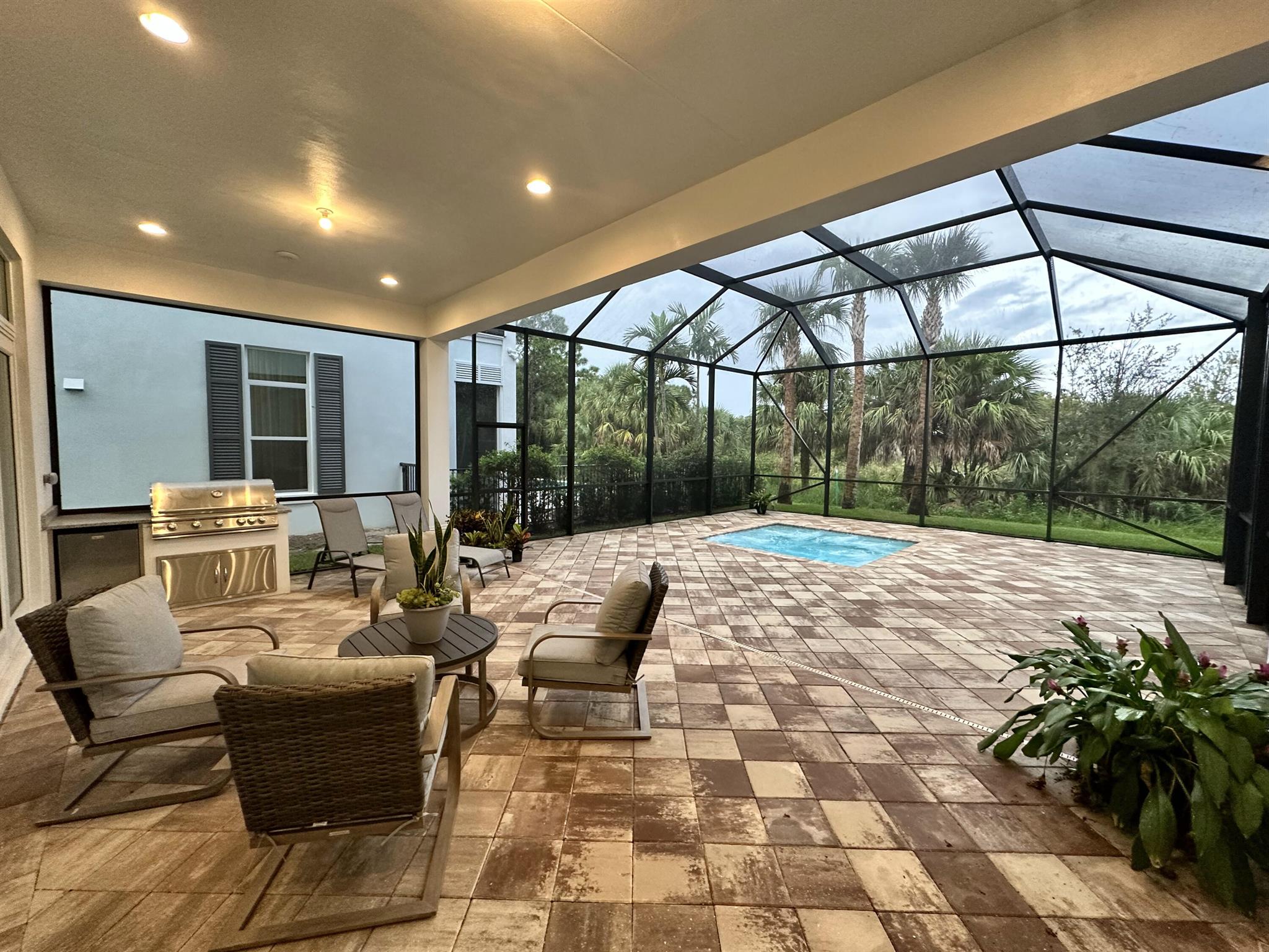 ALTON NEIGHBORHOOD - Residential