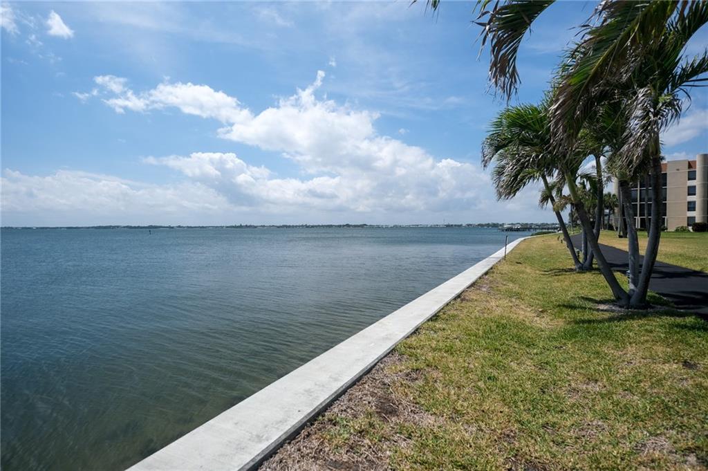 Fairwinds Cove, Building - Residential