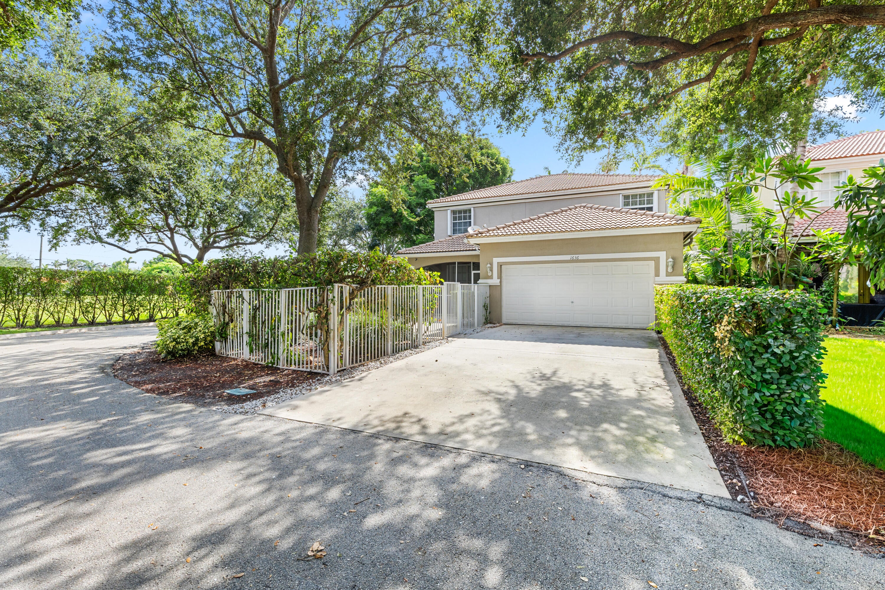 1636 FENTON Drive