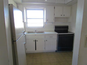 CRESTHAVEN VILLAS 2 CONDO - Residential