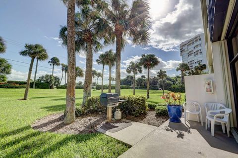 A home in Hutchinson Island