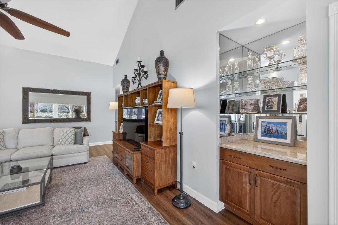 SARATOGA BAY - Residential