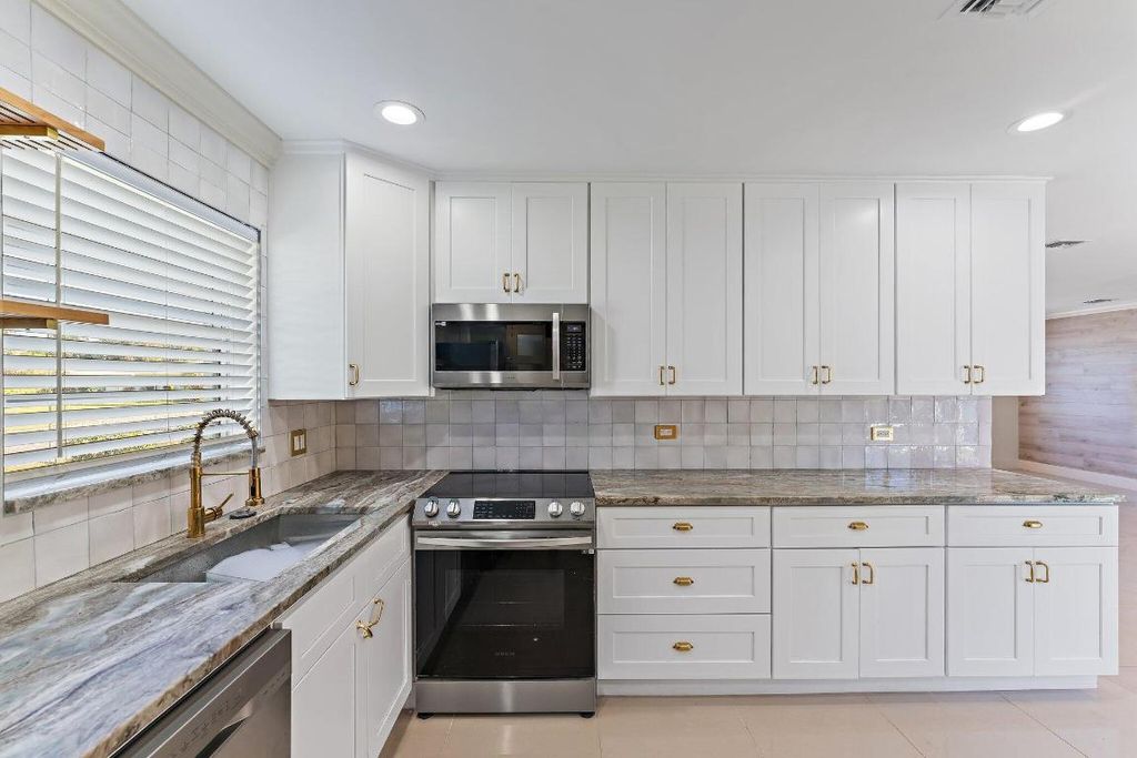 Photo of 12149 Colony Avenue, Palm Beach Gardens, FL 33410 (MLS # R10944503)