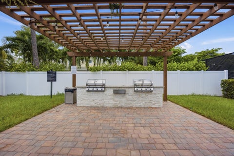 Tiny photo for 711 FOREST CLUB Drive #119, Wellington, FL 33414 (MLS # B26069784)