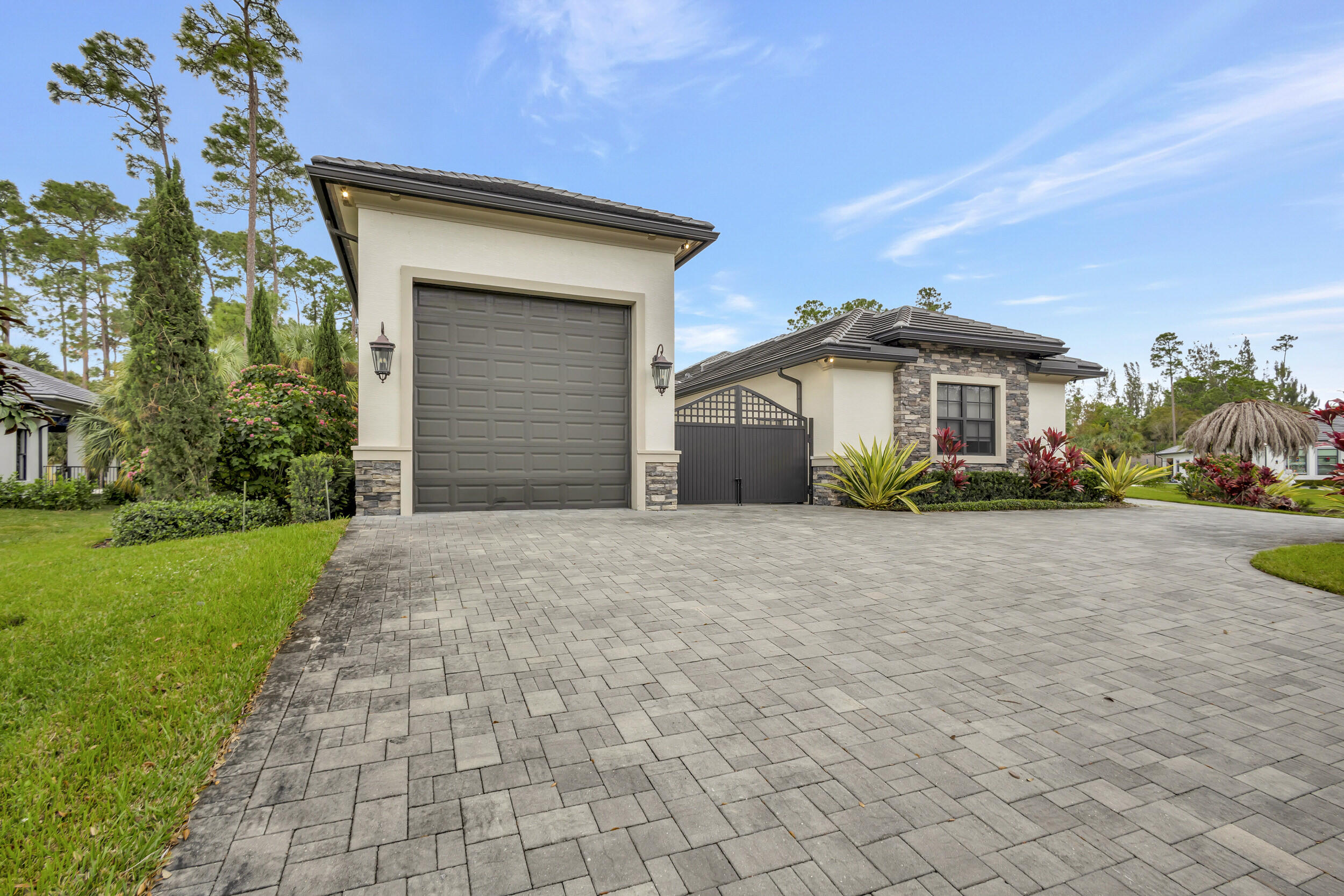 BANYAN LAKES 2 - Residential