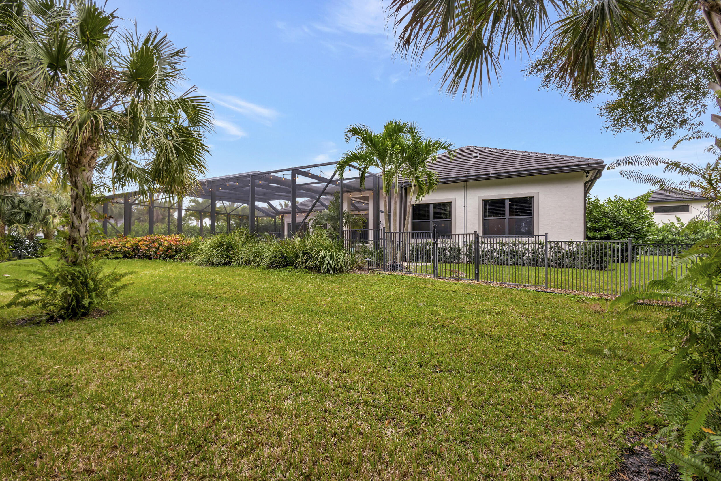 BANYAN LAKES 2 - Residential