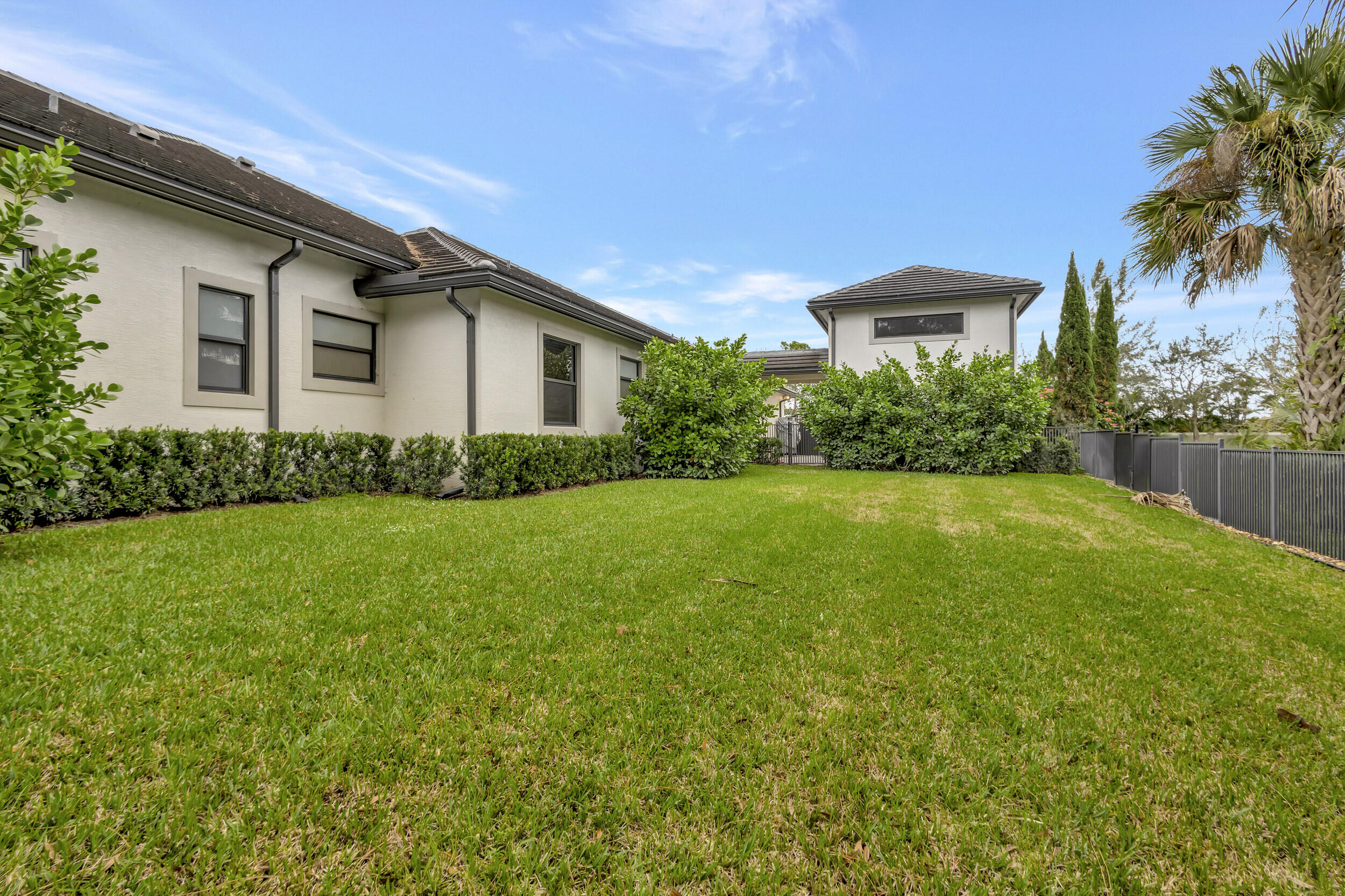 BANYAN LAKES 2 - Residential