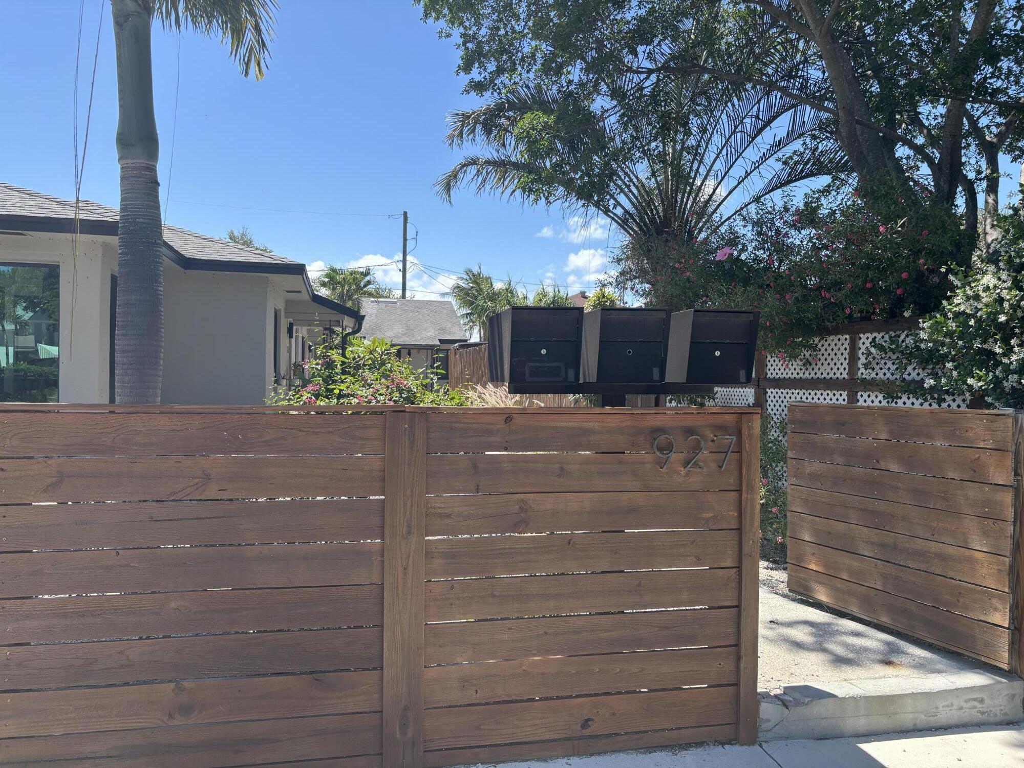 LAKE WORTH TOWN OF - Residential Lease