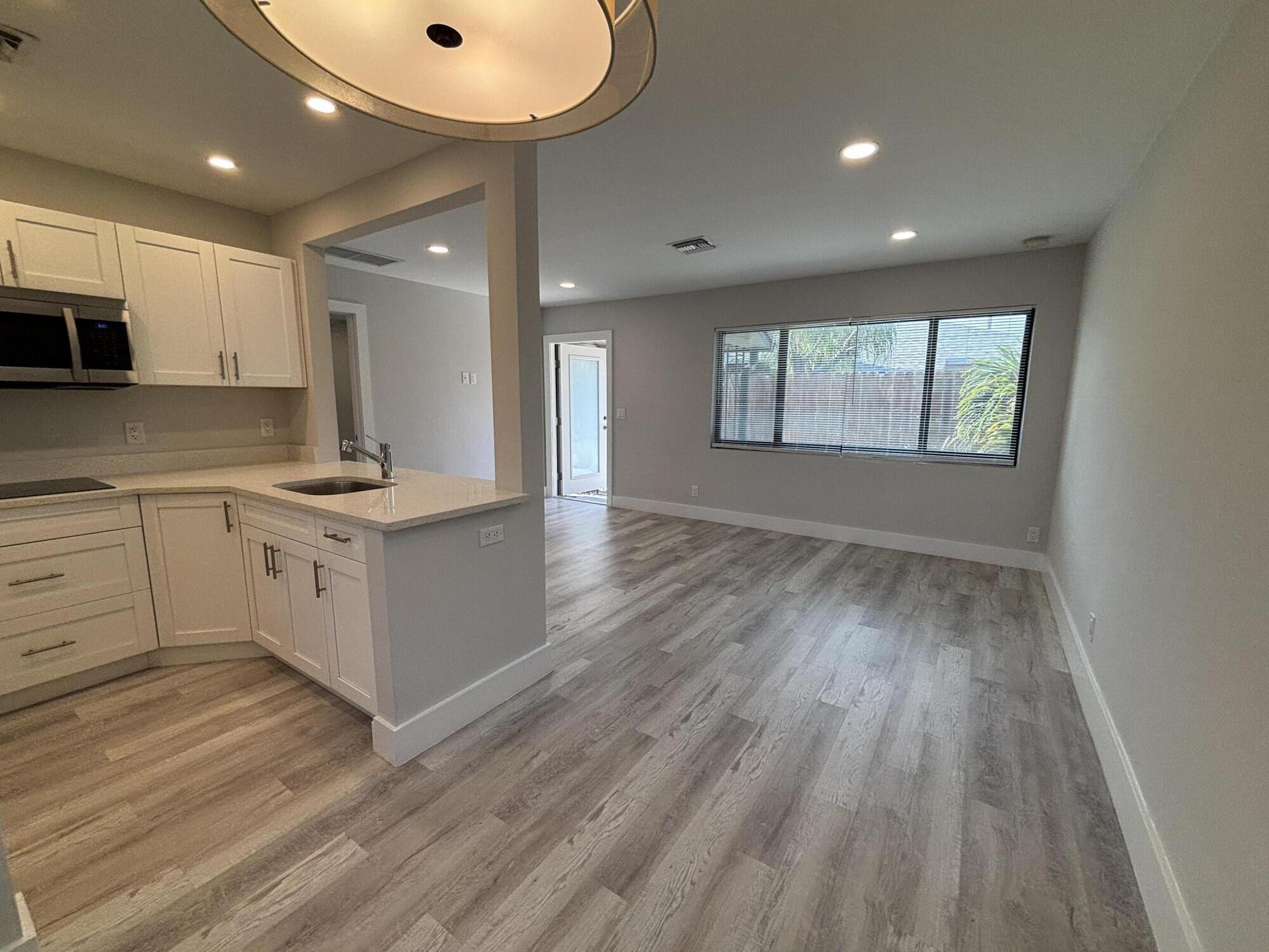 LAKE WORTH TOWN OF - Residential Lease