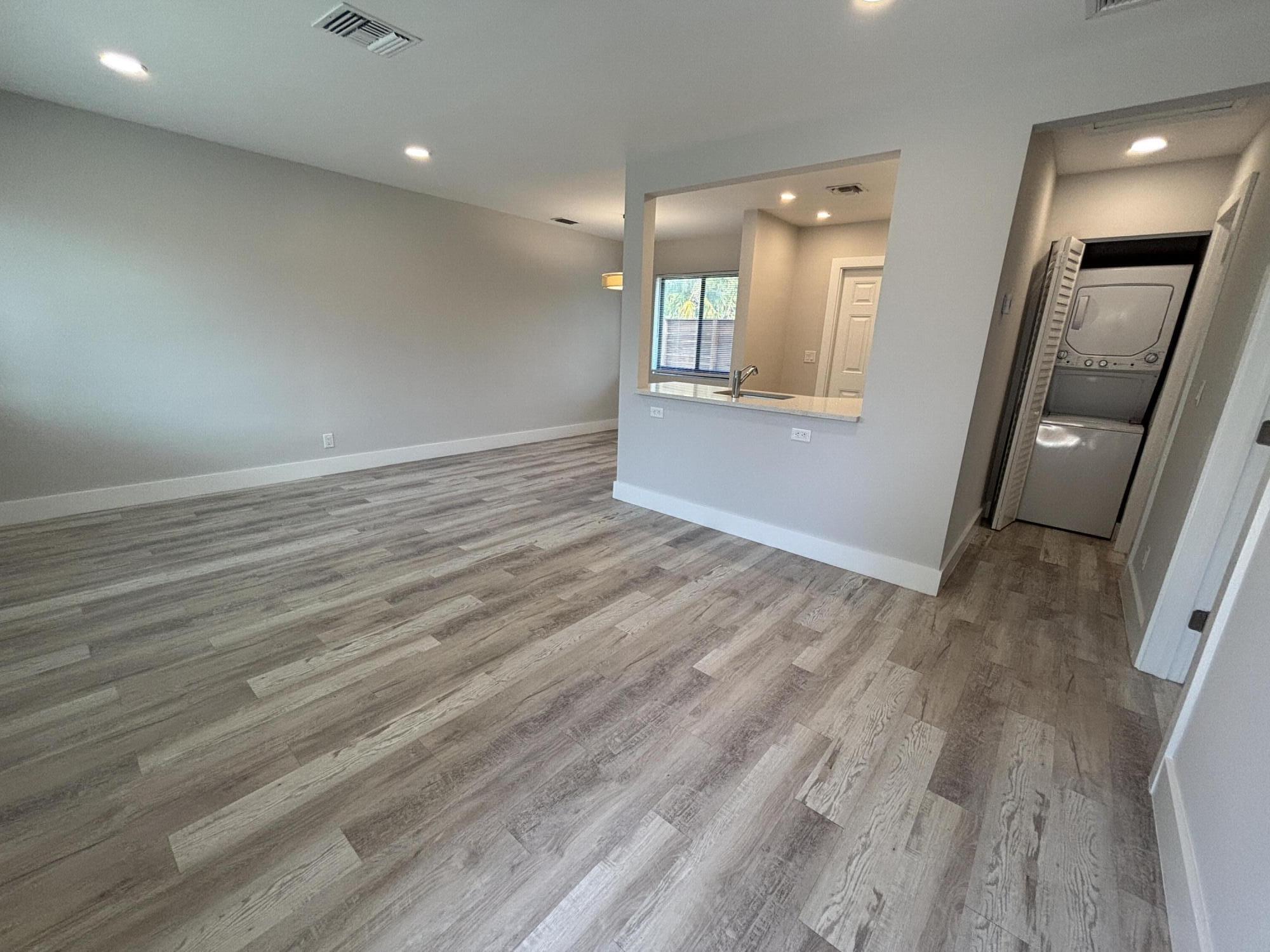 LAKE WORTH TOWN OF - Residential Lease