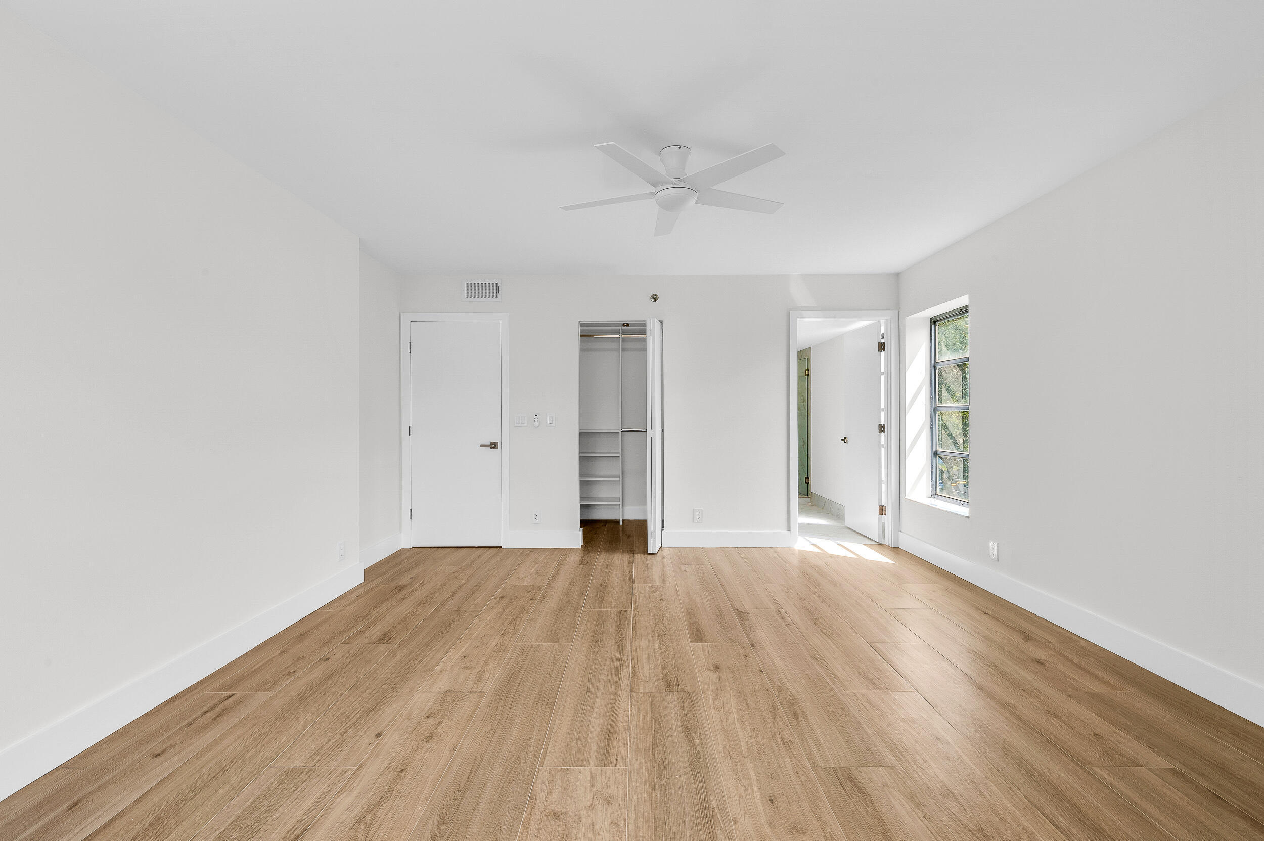 HUNTINGTON LAKES SEC FIVE CONDOS - Residential