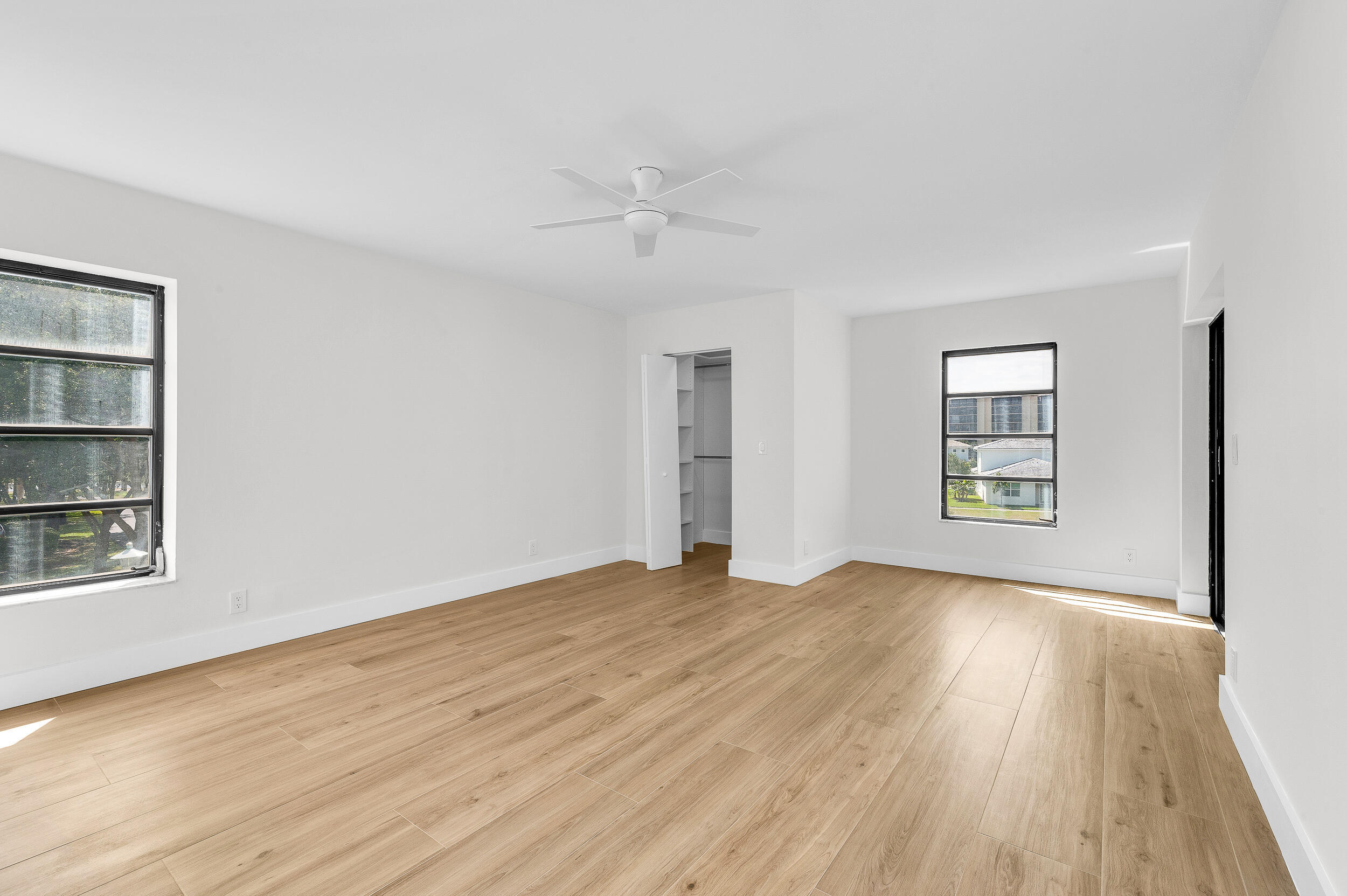 HUNTINGTON LAKES SEC FIVE CONDOS - Residential