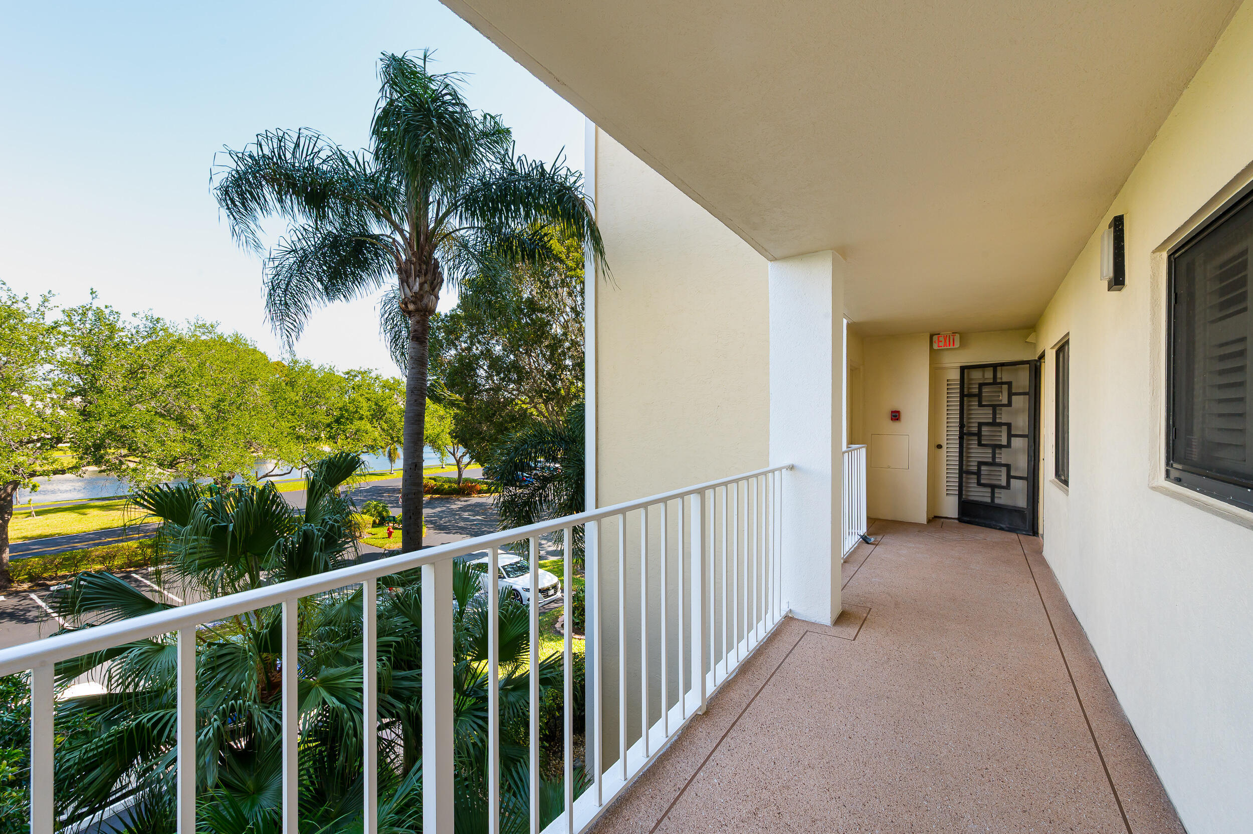 HUNTINGTON LAKES SEC FIVE CONDOS - Residential