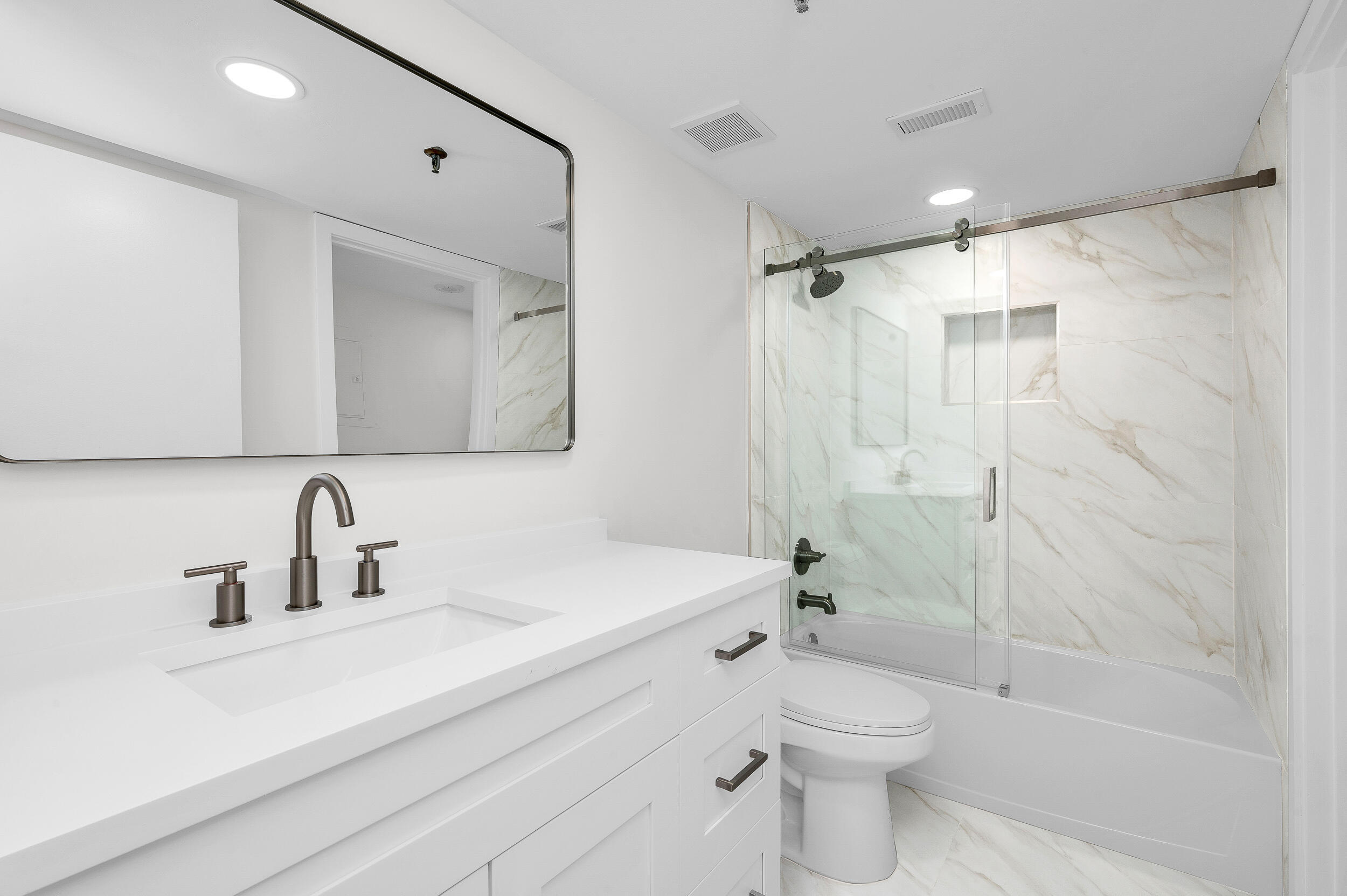 HUNTINGTON LAKES SEC FIVE CONDOS - Residential