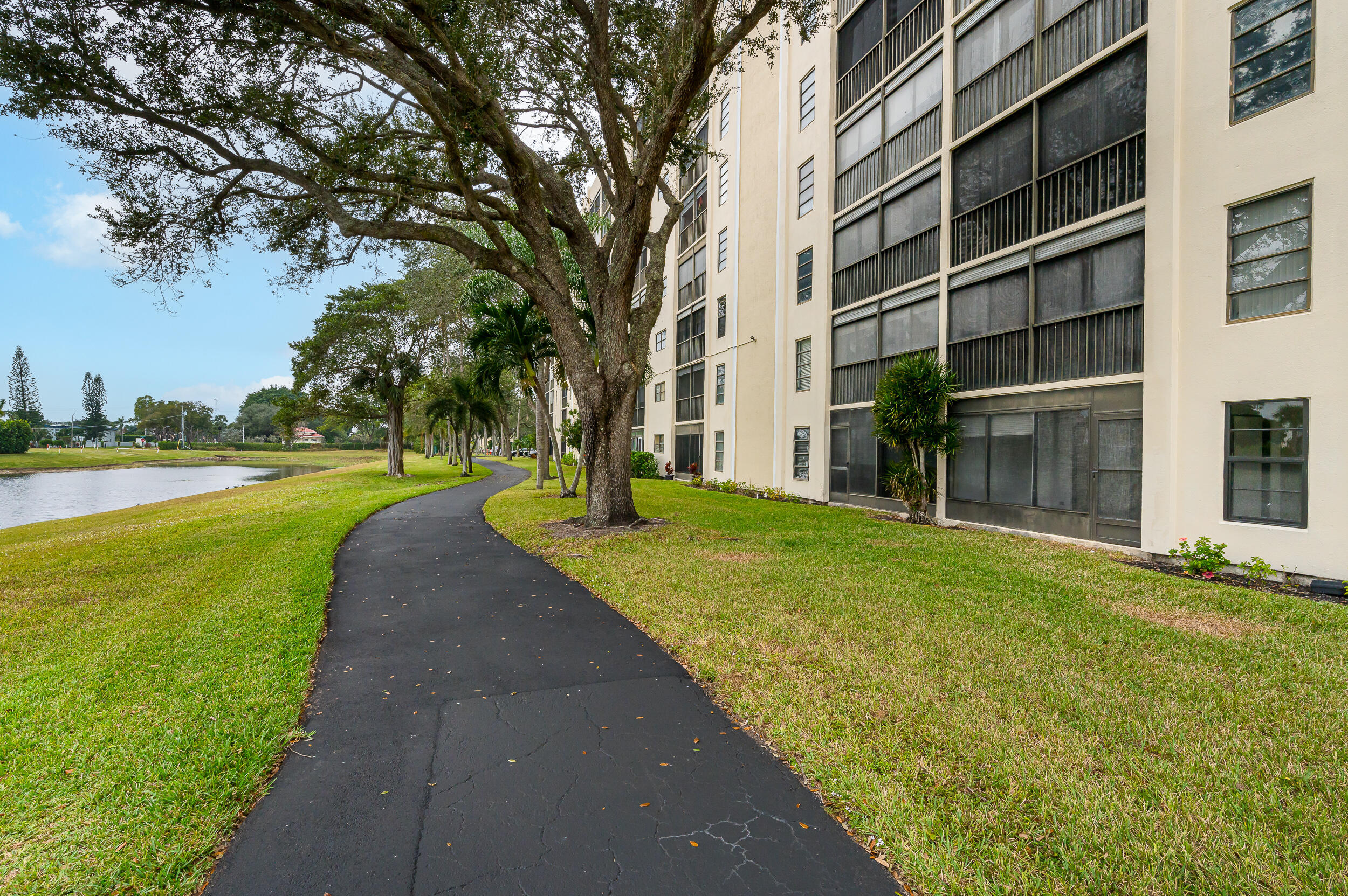 HUNTINGTON LAKES SEC FIVE CONDOS - Residential