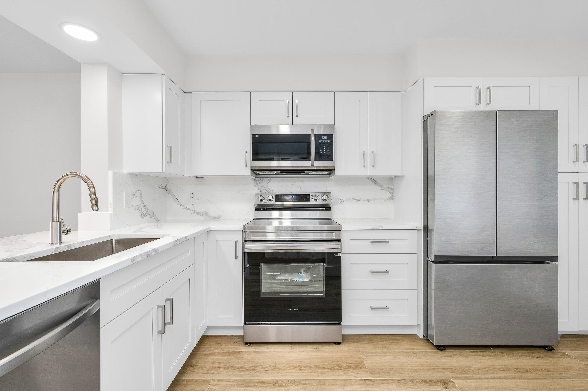 HUNTINGTON LAKES SEC FIVE CONDOS - Residential