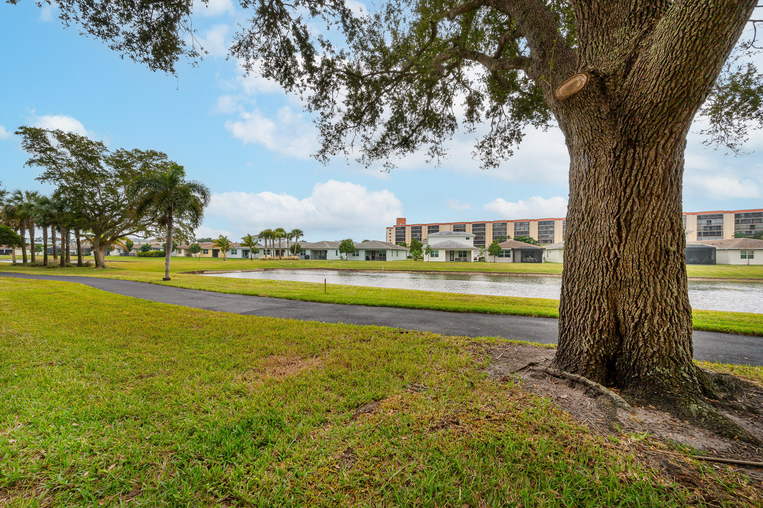 HUNTINGTON LAKES SEC FIVE CONDOS - Residential