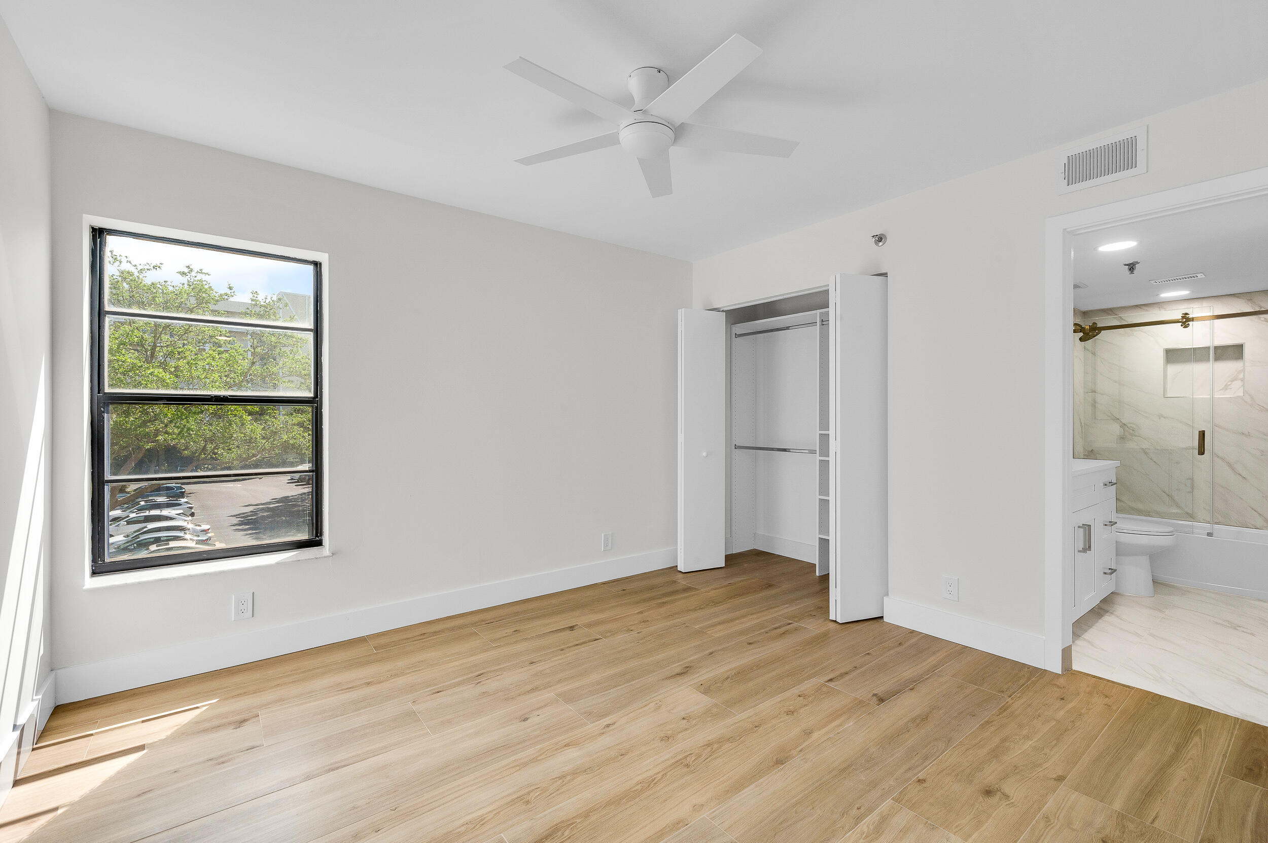 HUNTINGTON LAKES SEC FIVE CONDOS - Residential