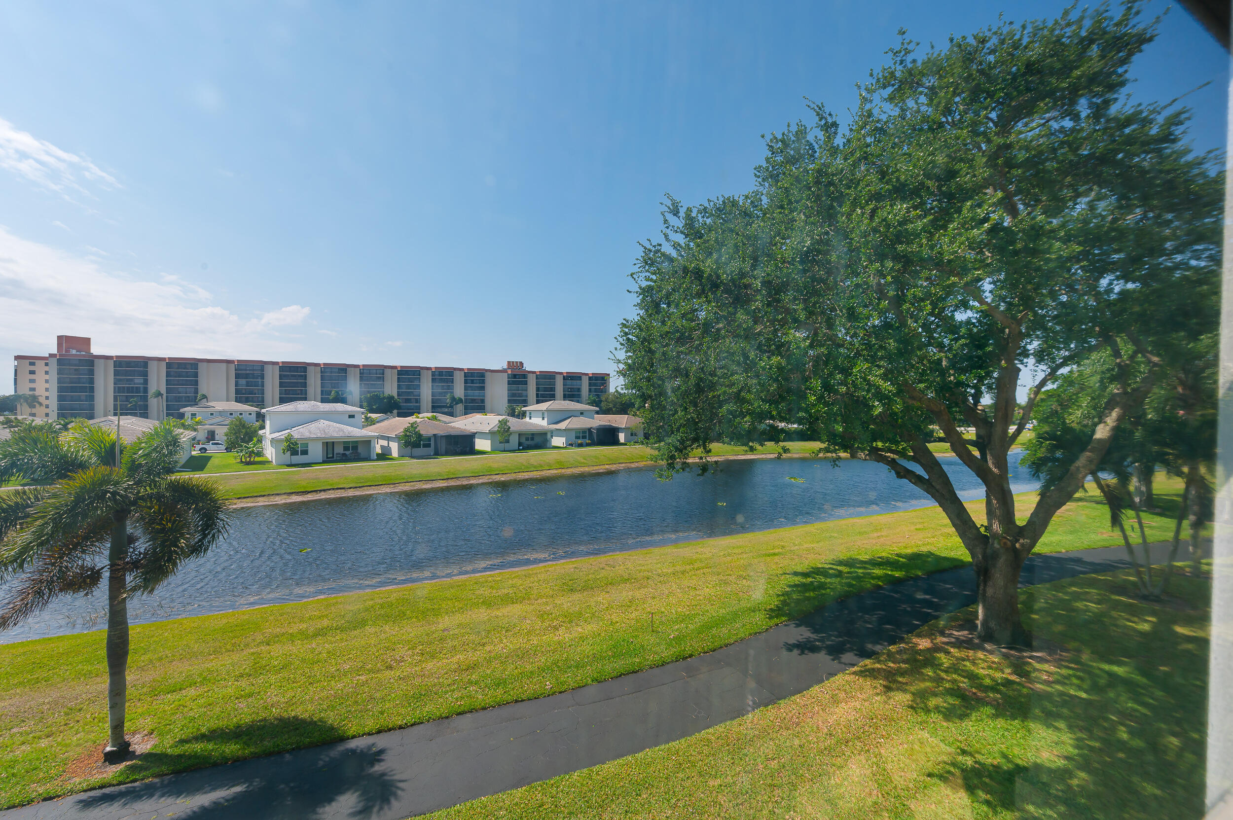 HUNTINGTON LAKES SEC FIVE CONDOS - Residential