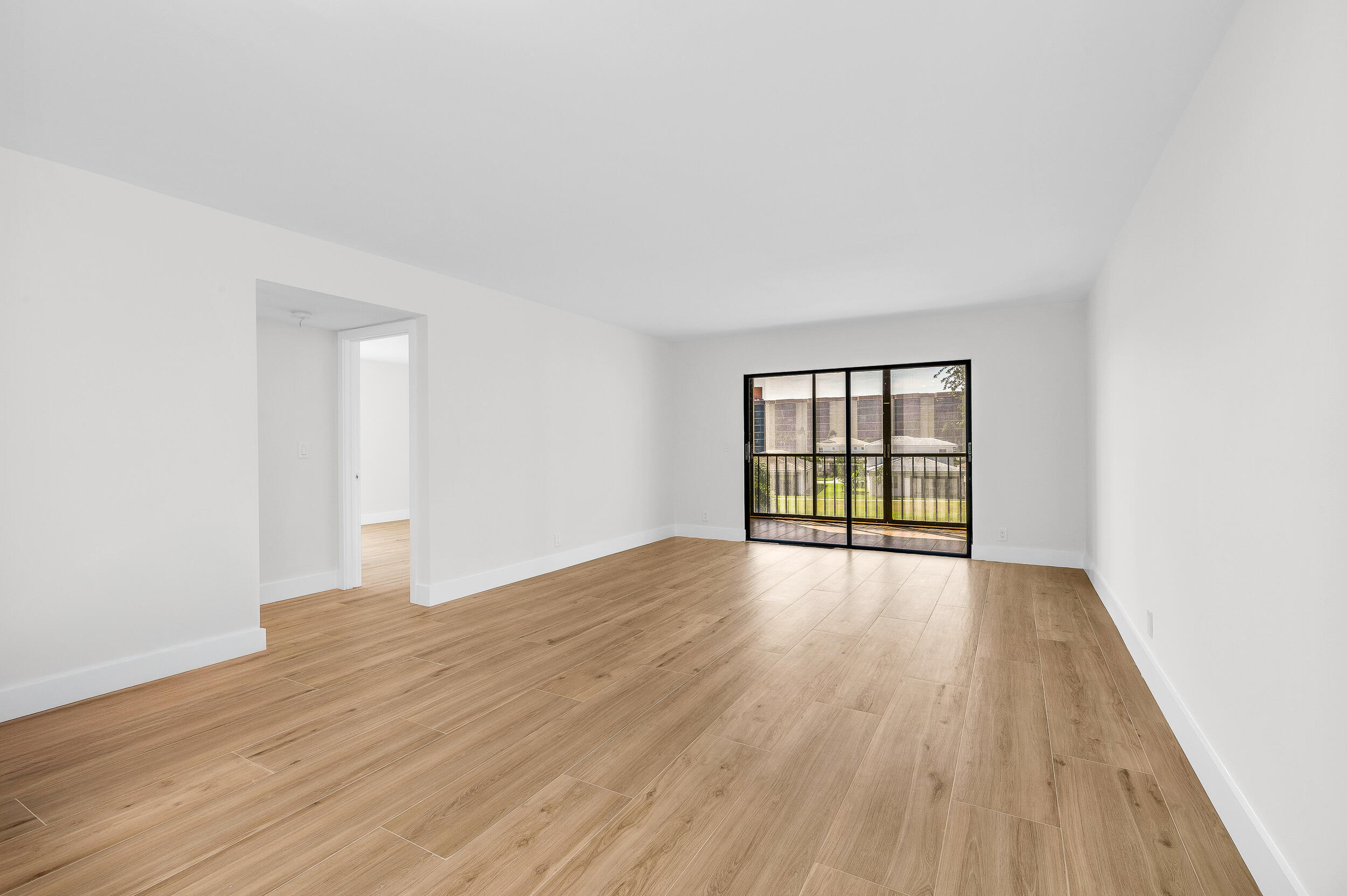 HUNTINGTON LAKES SEC FIVE CONDOS - Residential