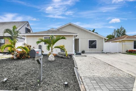 6041 Lace Wood Circle Lantana FL 33462