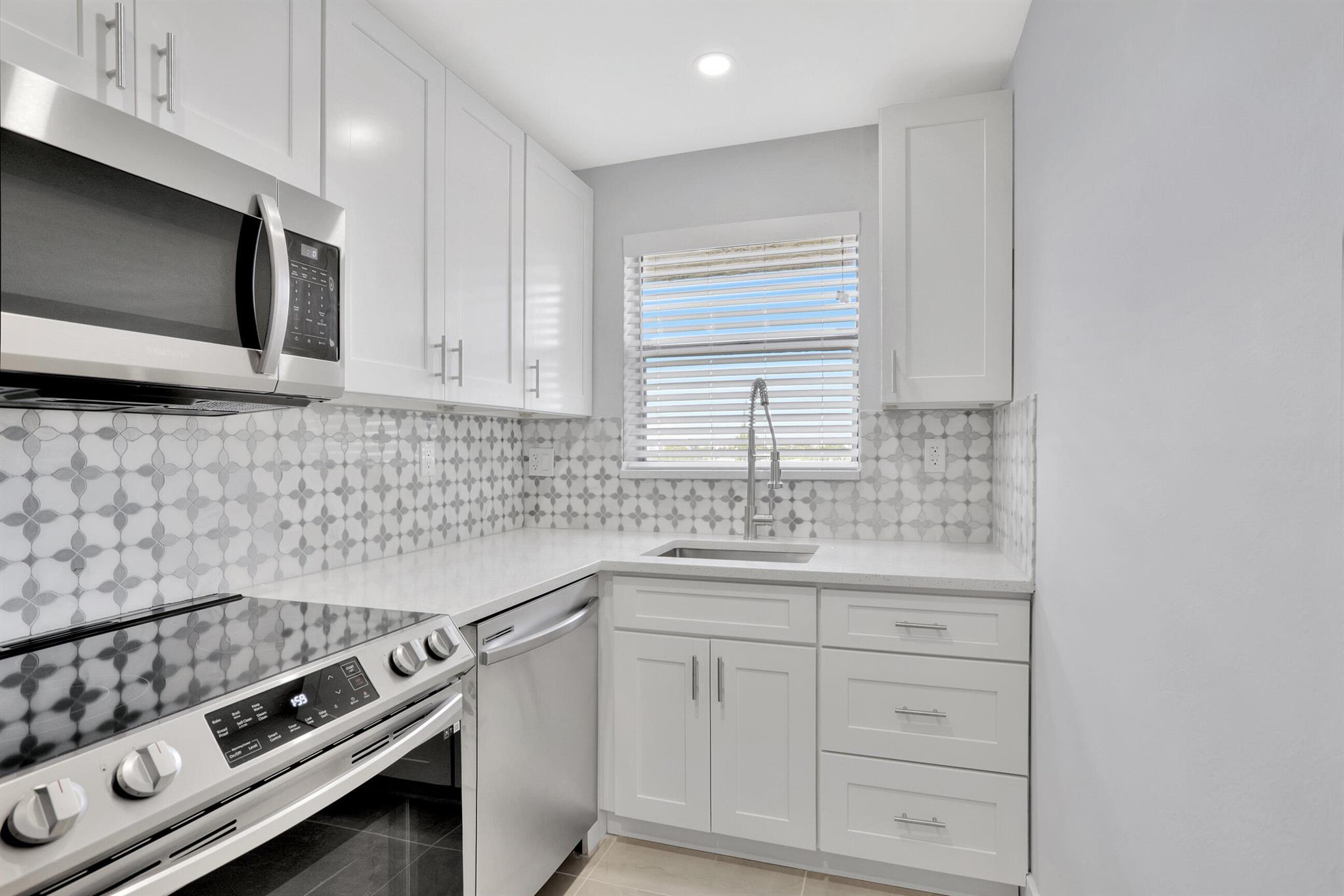 2400 NE 10th Street 506