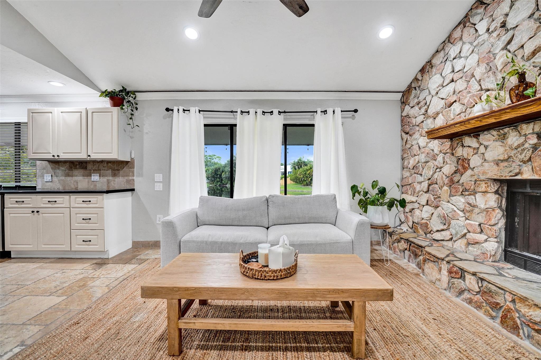 Jacaranda Villas 85-9 B - Residential