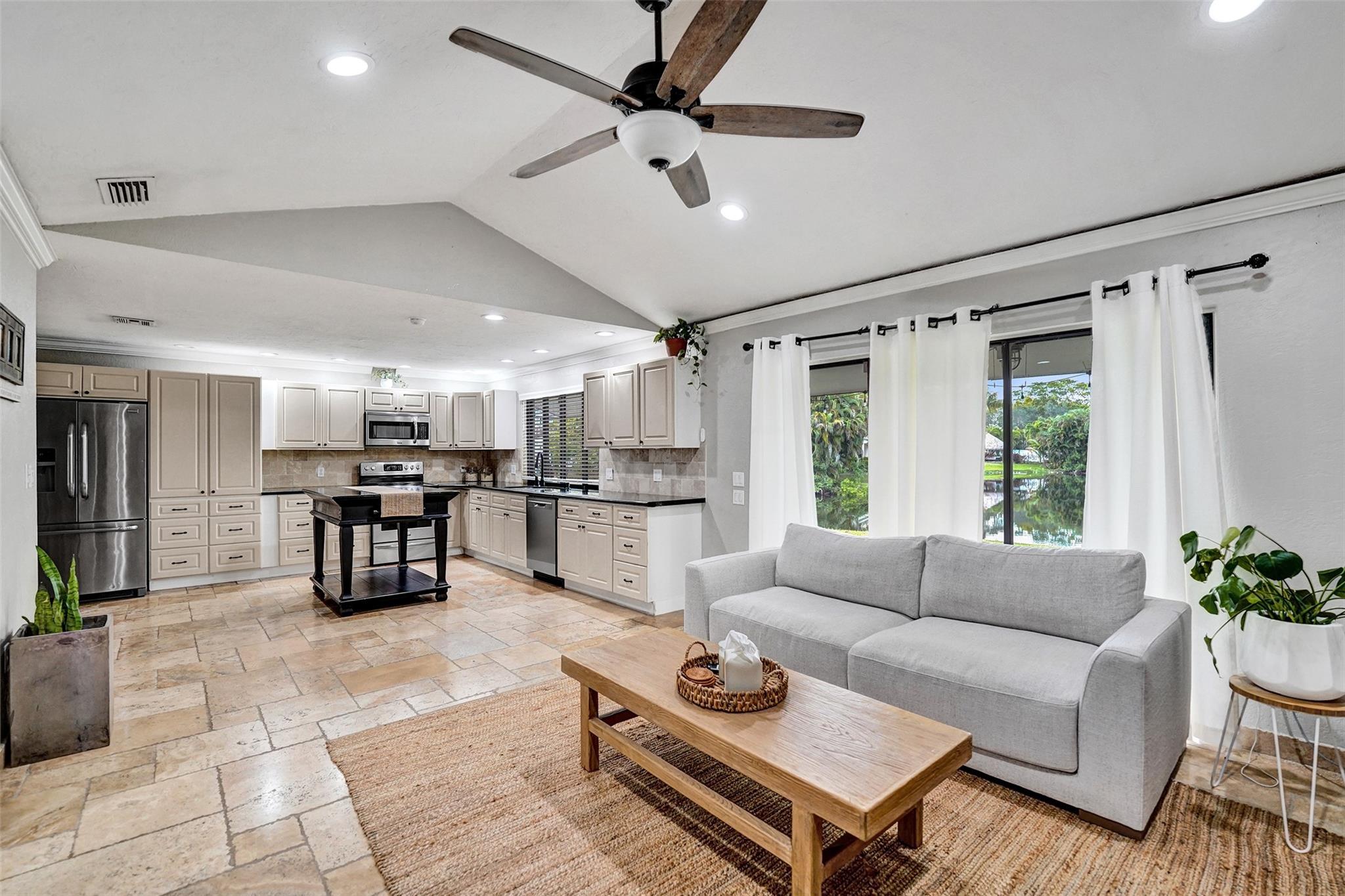 Jacaranda Villas 85-9 B - Residential