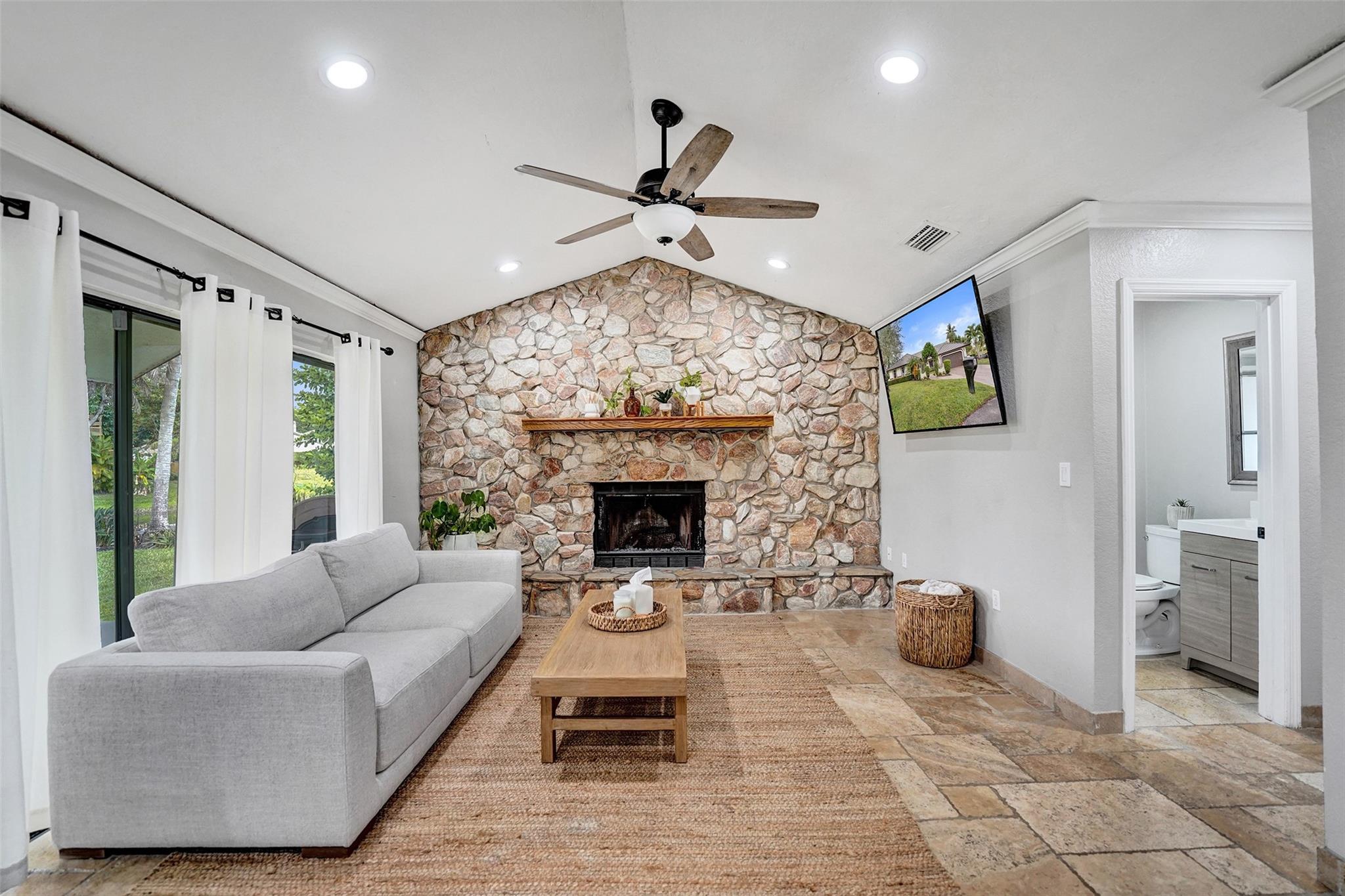 Jacaranda Villas 85-9 B - Residential