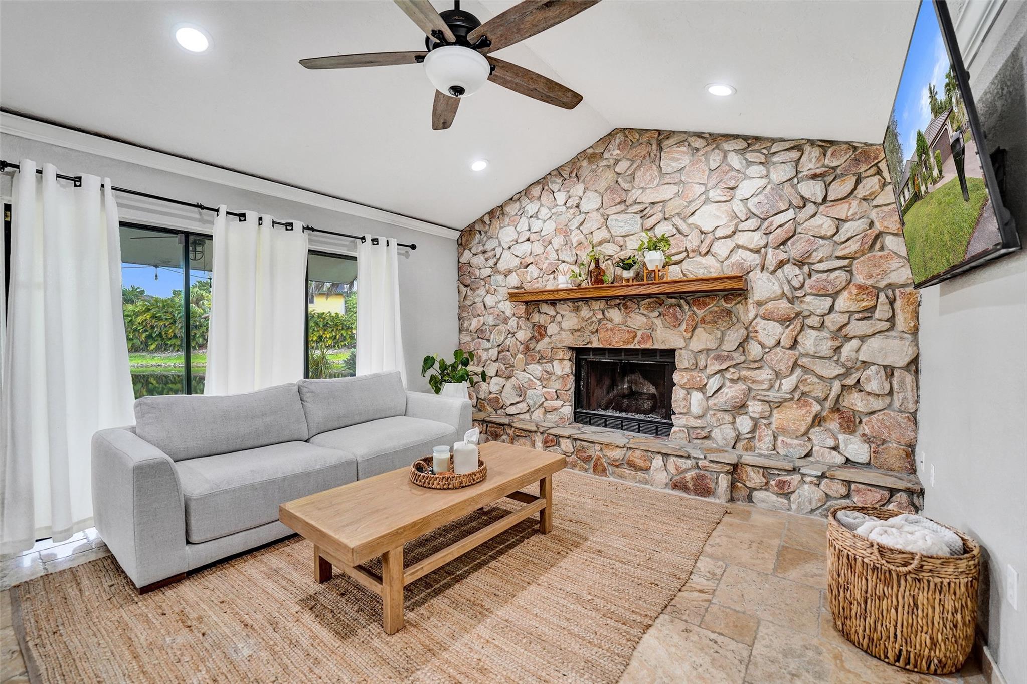 Jacaranda Villas 85-9 B - Residential