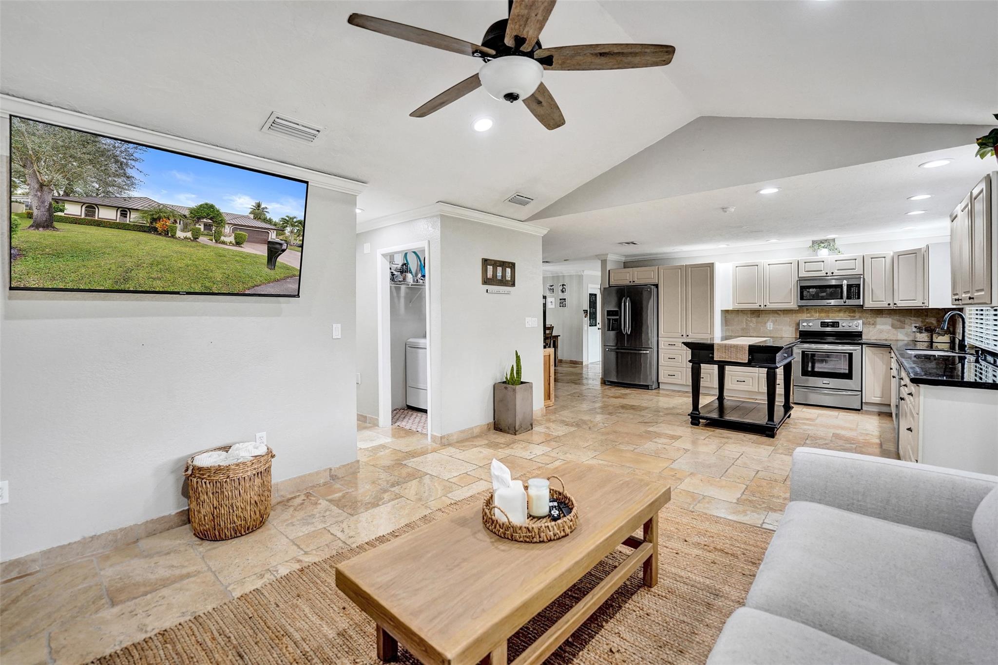 Jacaranda Villas 85-9 B - Residential