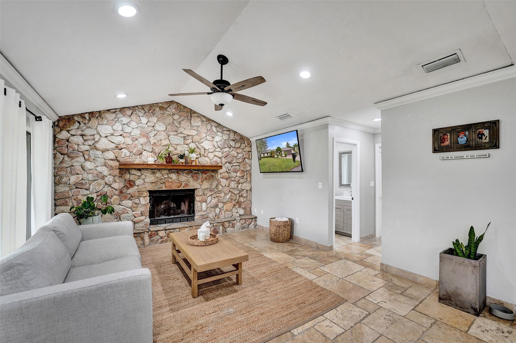 Jacaranda Villas 85-9 B - Residential