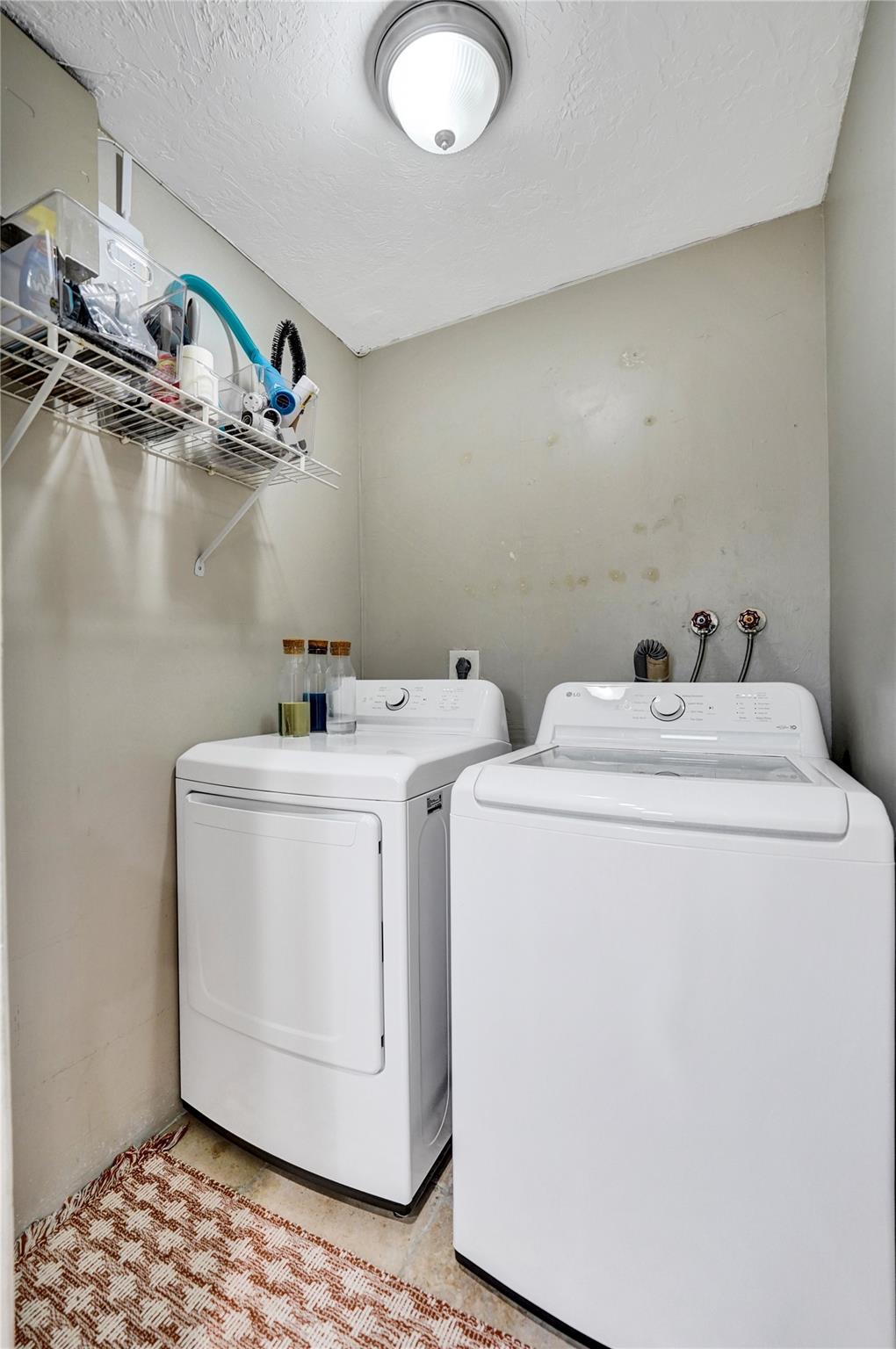 Jacaranda Villas 85-9 B - Residential