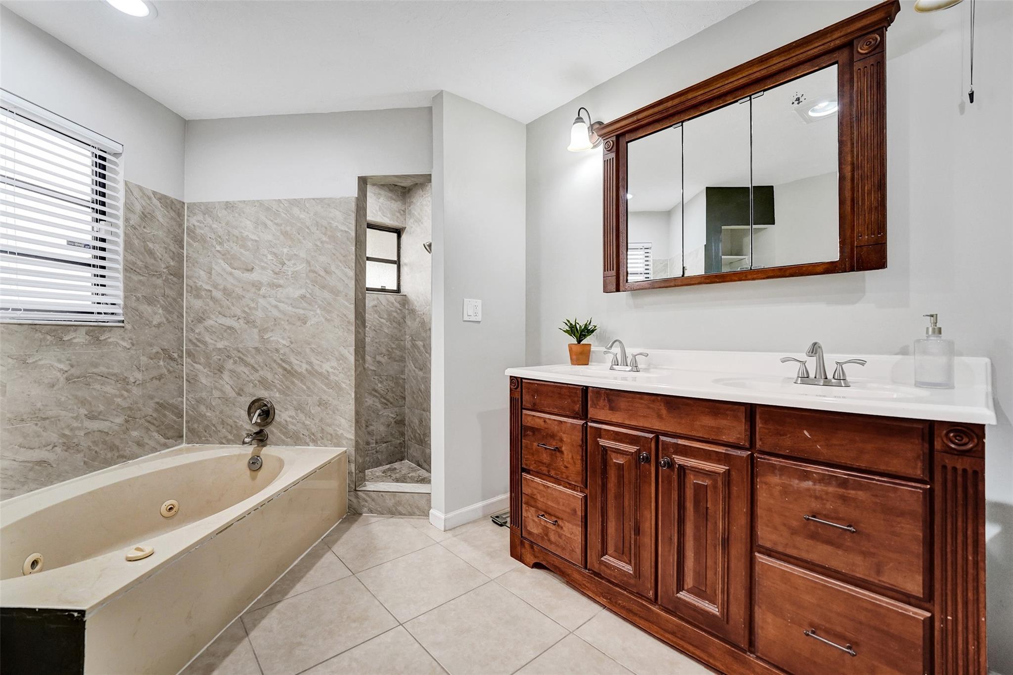 Jacaranda Villas 85-9 B - Residential