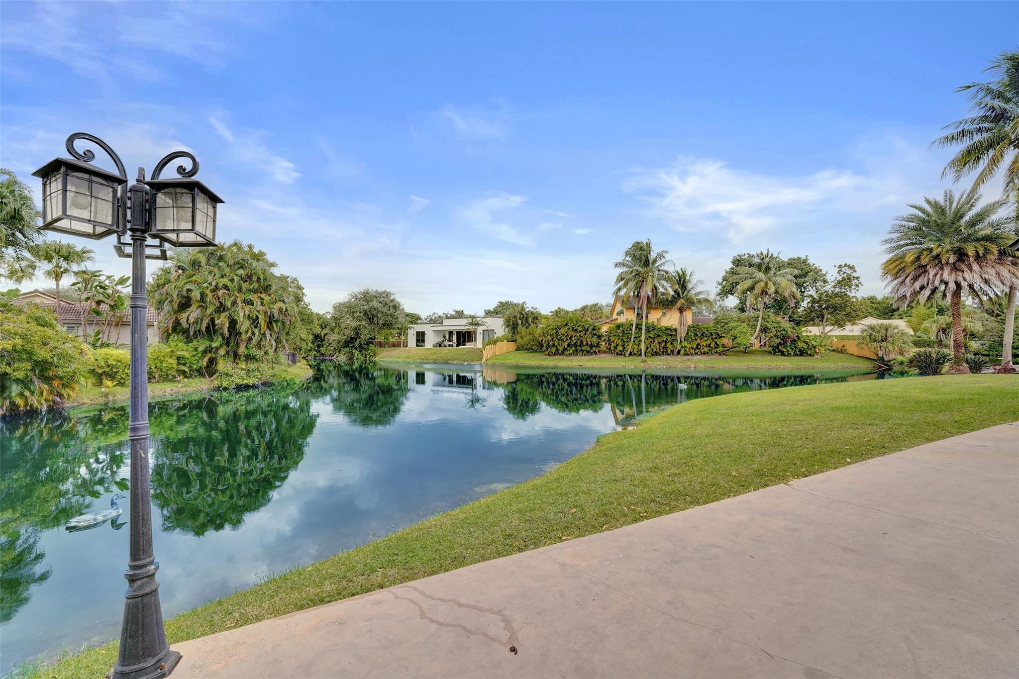 Jacaranda Villas 85-9 B - Residential