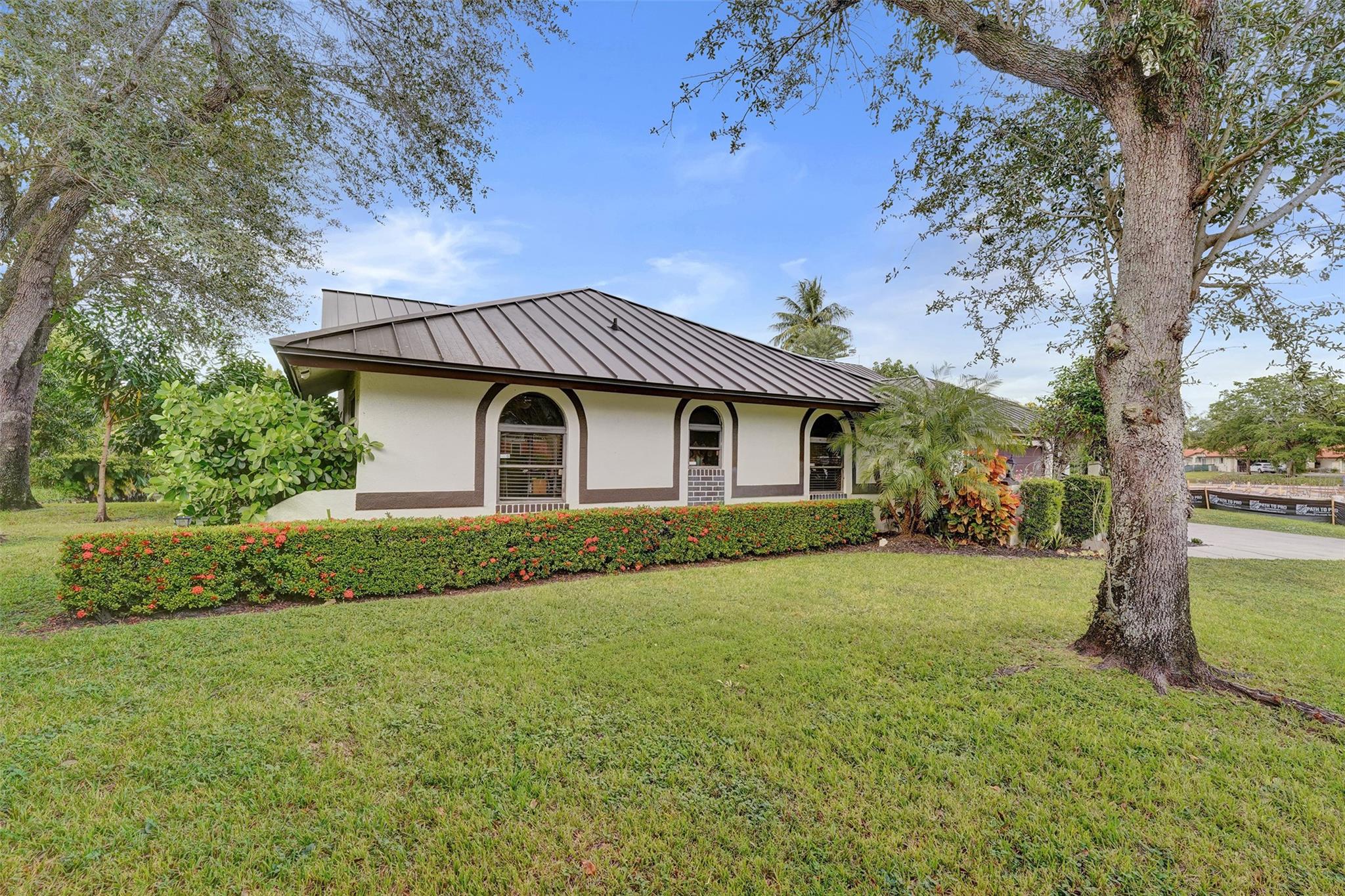 Jacaranda Villas 85-9 B - Residential