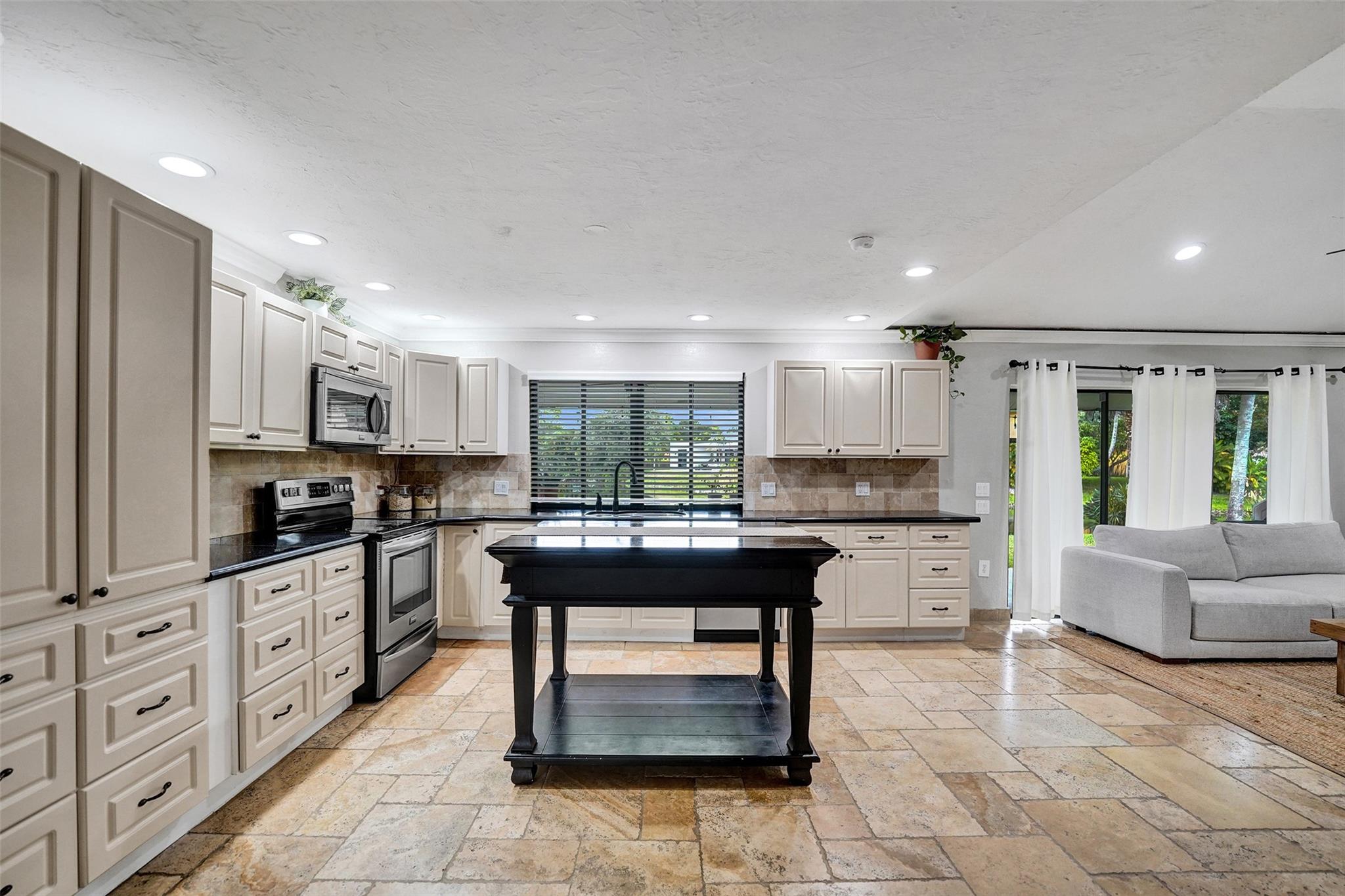 Jacaranda Villas 85-9 B - Residential