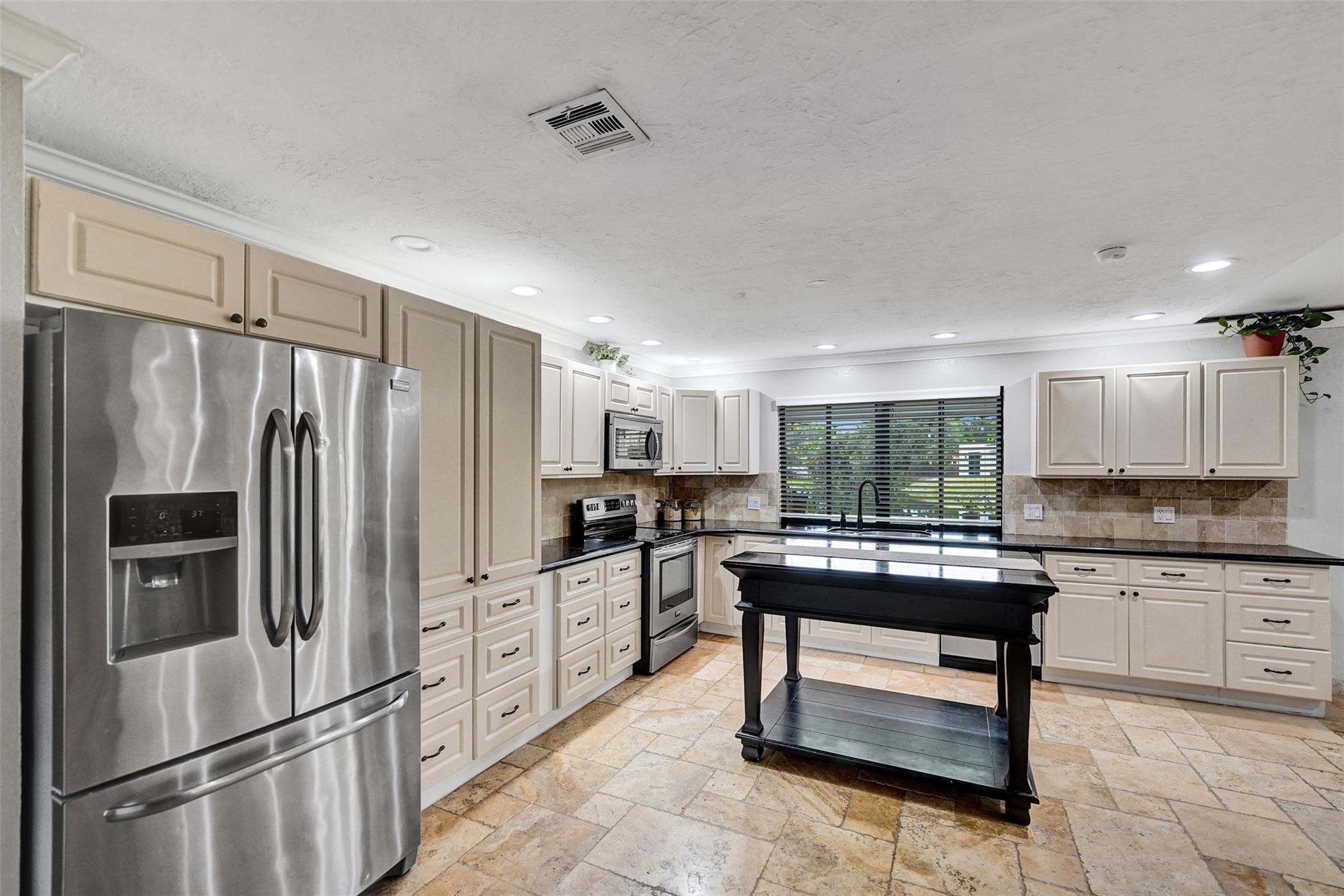 Jacaranda Villas 85-9 B - Residential