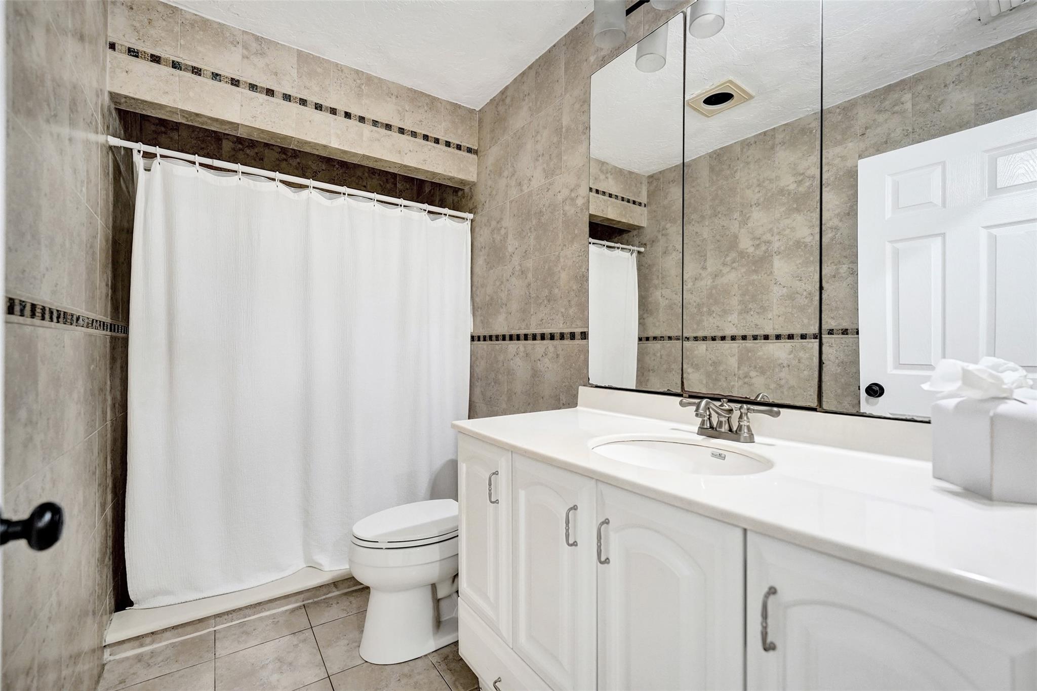 Jacaranda Villas 85-9 B - Residential