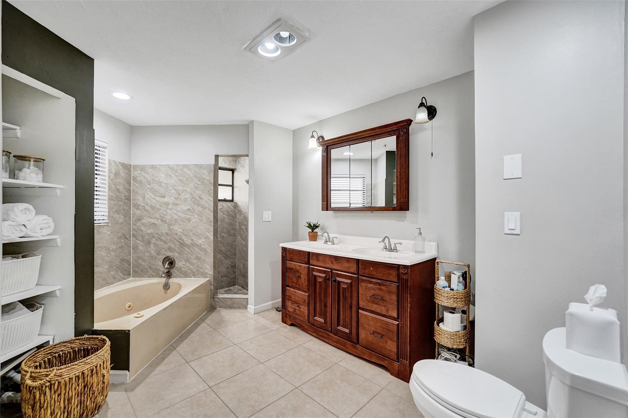 Jacaranda Villas 85-9 B - Residential