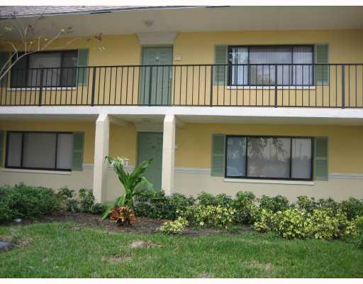 Beautiful Gated community 2 Bedroom /2 bath ,2nd floor cornel unit just remodel with new kitchen grant counter top , update bath a Screened Patio. No carpet - all floor new tile. Washer & Dryer inside the unit, community with pools, tennis courts, Gym Centrally located close to beach all shopping, restaurants and all major highways. A must see, won't last!