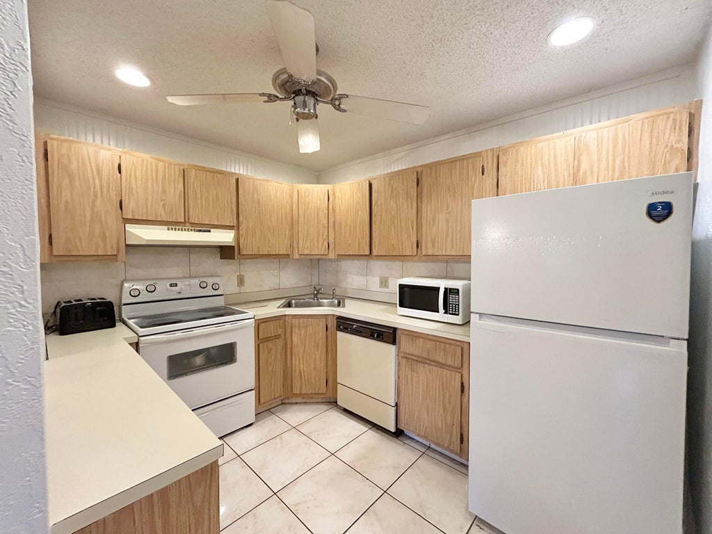 Photo of 435 Pine Glen Lane #B-2, Greenacres, FL 33463 (MLS # B26079024)