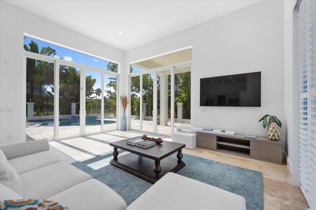 PALM BEACH POINT - Residential