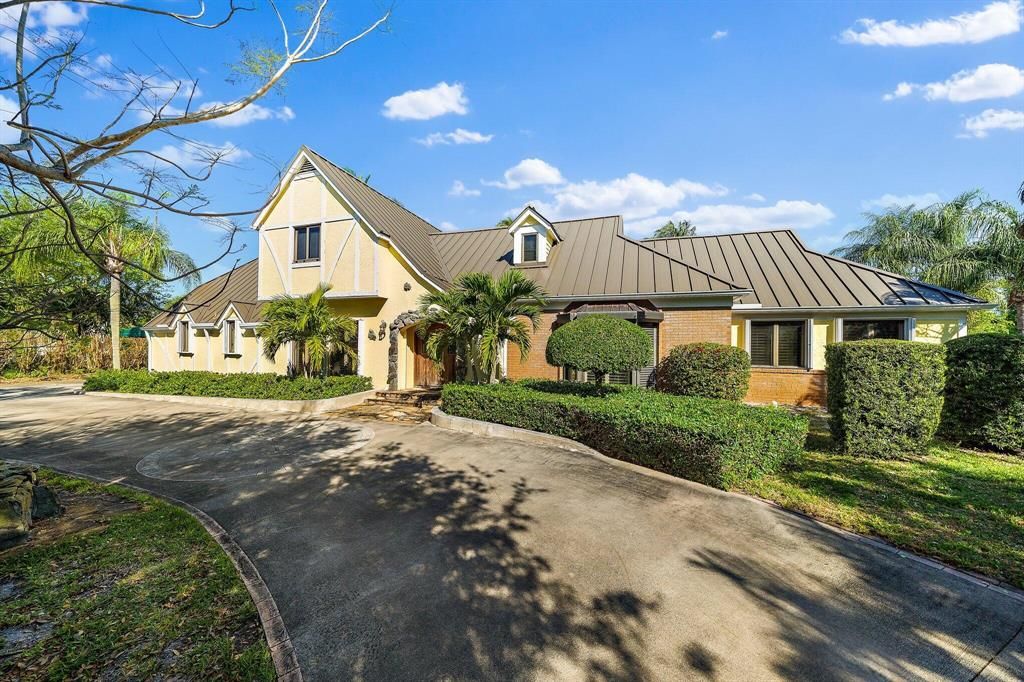 Photo of 8433 SE Woodmere Street Street, Hobe Sound, FL 33455 (MLS # R10785795)