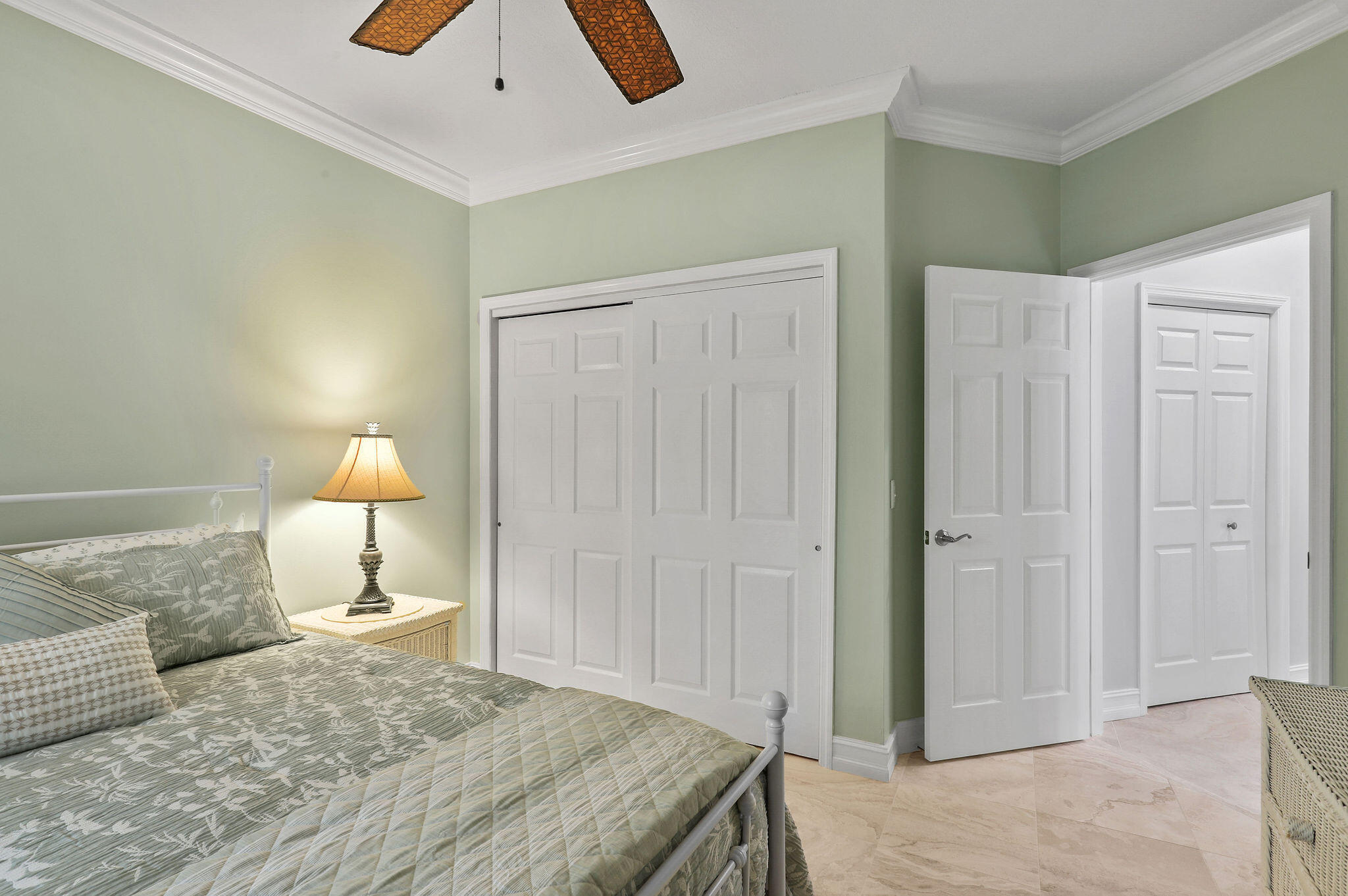 SEA COLONY 1 - Residential Lease